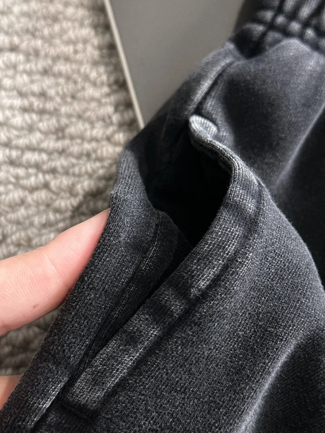 🅿️330 shipped next day, high quality DIOR/Dior 2025 spring and summer new casual solid color loose shorts with elastic band, two needle stitches at the hem of the trousers, fine and firm stitching, custom-made fabrics at the counter with high breathability and comfort, impeccable details, brand element design concept, reflecting high quality. It feels delicate and soft! It presents a casual cut and the upper body shape is great! Size: S-XXL