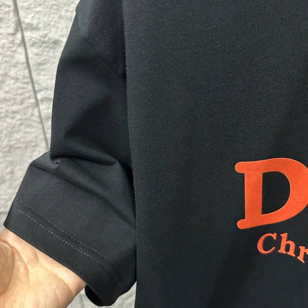 🅿️190 Dio*Dior 2025 spring and summer new style Classic orange letter flocking technology Customized double yarn plain cotton fabric Short-sleeved T-shirt Uniform for men and women Color: black white Size: S (90-130 catties) M (120-150 catties) L (140-165 catties) XL (160-180 catties) XXL (180-210 pounds)