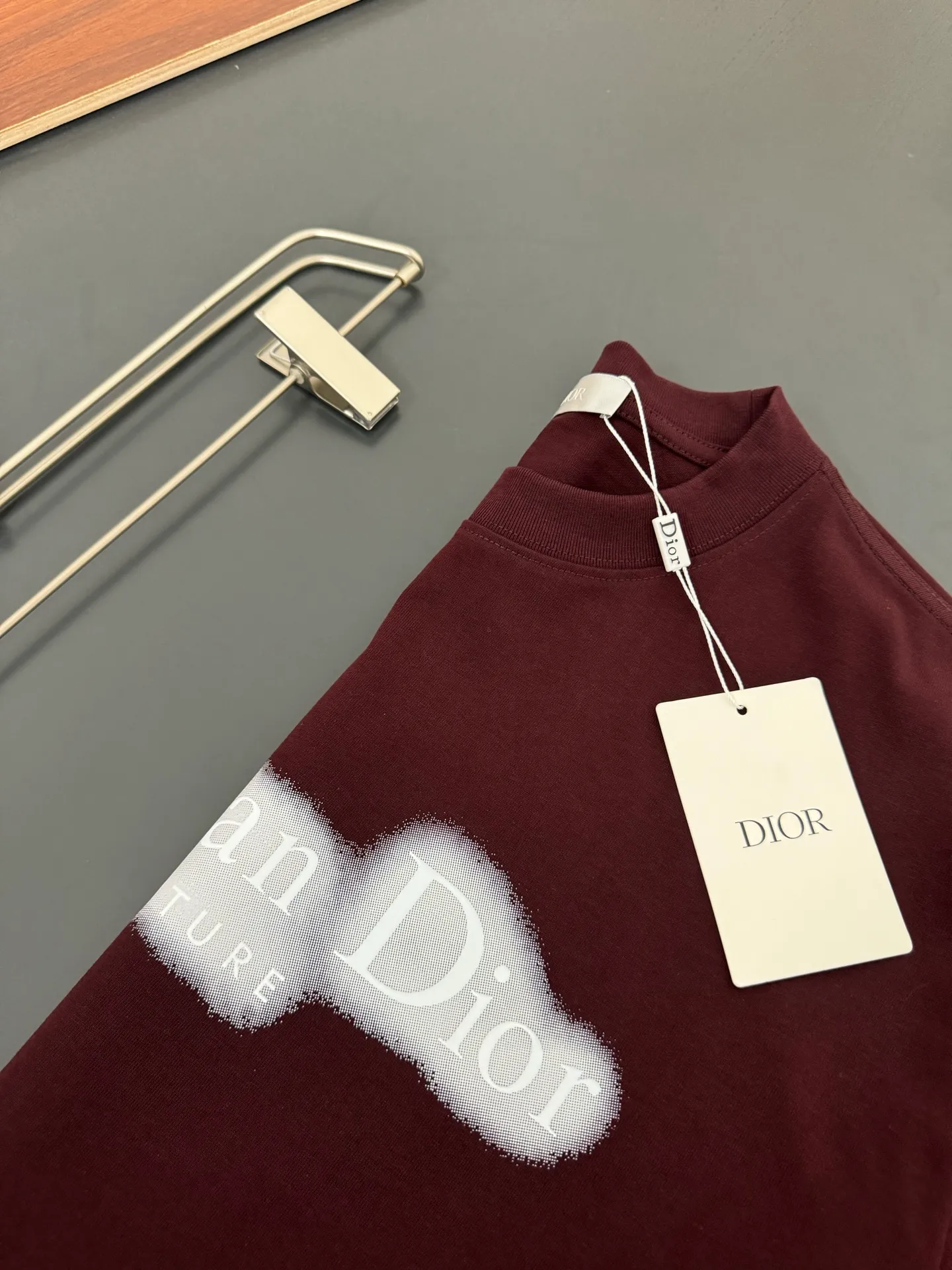🅿️200 DIOR*Dior*320g heavyweight pure cotton T-shirt, thick, breathable and loose fit. Printed logo design. Spring and summer new round neck fashionable short-sleeved T-shirt. Comfortable against the skin, durable and easy to wear. Meticulous original craftsmanship, a must-have for casual and versatile colors. Color: Black, White, Anchor Red. Size: S M L XL XXL.