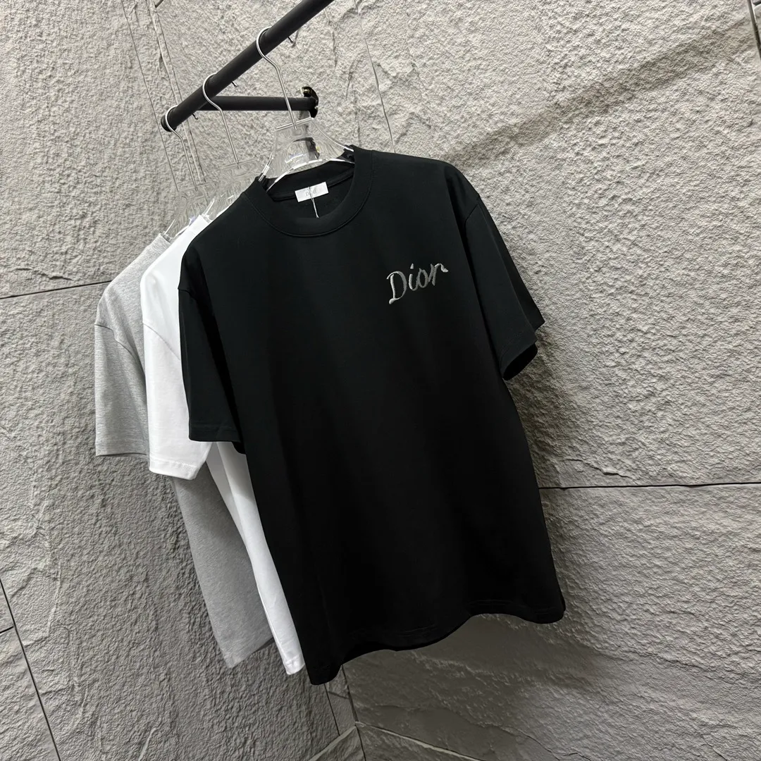 🅿️180 Dio* Dior 2025 spring and summer new style Classic letter silver thread embroidery Customized double yarn plain cotton fabric Short-sleeved T-shirt Uniform for men and women Size: S (90-130 catties) M (120-150 catties) L (140-165 catties) XL (160-180 catties) XXL (180-210 catties) Color: black white