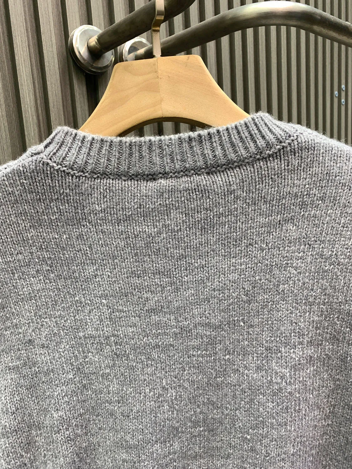 🅿️340 🀄️ DIOR Dior 2025fw new autumn and winter knitted pullover with "for my read frunds" logo embroidery on the chest "Dior new style | luxurious texture. Each piece of clothing is made of top craftsmanship and selected fabrics, showing a low-key yet luxurious texture, allowing you to show elegance in any occasion. Luxurious texture, interpreting the style of a modern gentleman" perfectly blends classics and innovation to create high-end fashion exclusive for modern men. Each piece of clothing is made of top-notch craftsmanship and selected fabrics. It presents a low-key yet luxurious texture, allowing you to show elegance in any occasion. Innovative design breaks traditional boundaries and presents a new tailoring silhouette that combines classic and modern elements. It can be easily worn in multiple scenes. Luxurious details and high-grade fabrics bring you the ultimate comfort and taste. Whether it is a business meeting or a city trip, it is a fashion choice you cannot miss. Wear Dior to show your confidence and style, making every appearance exude unique charm.