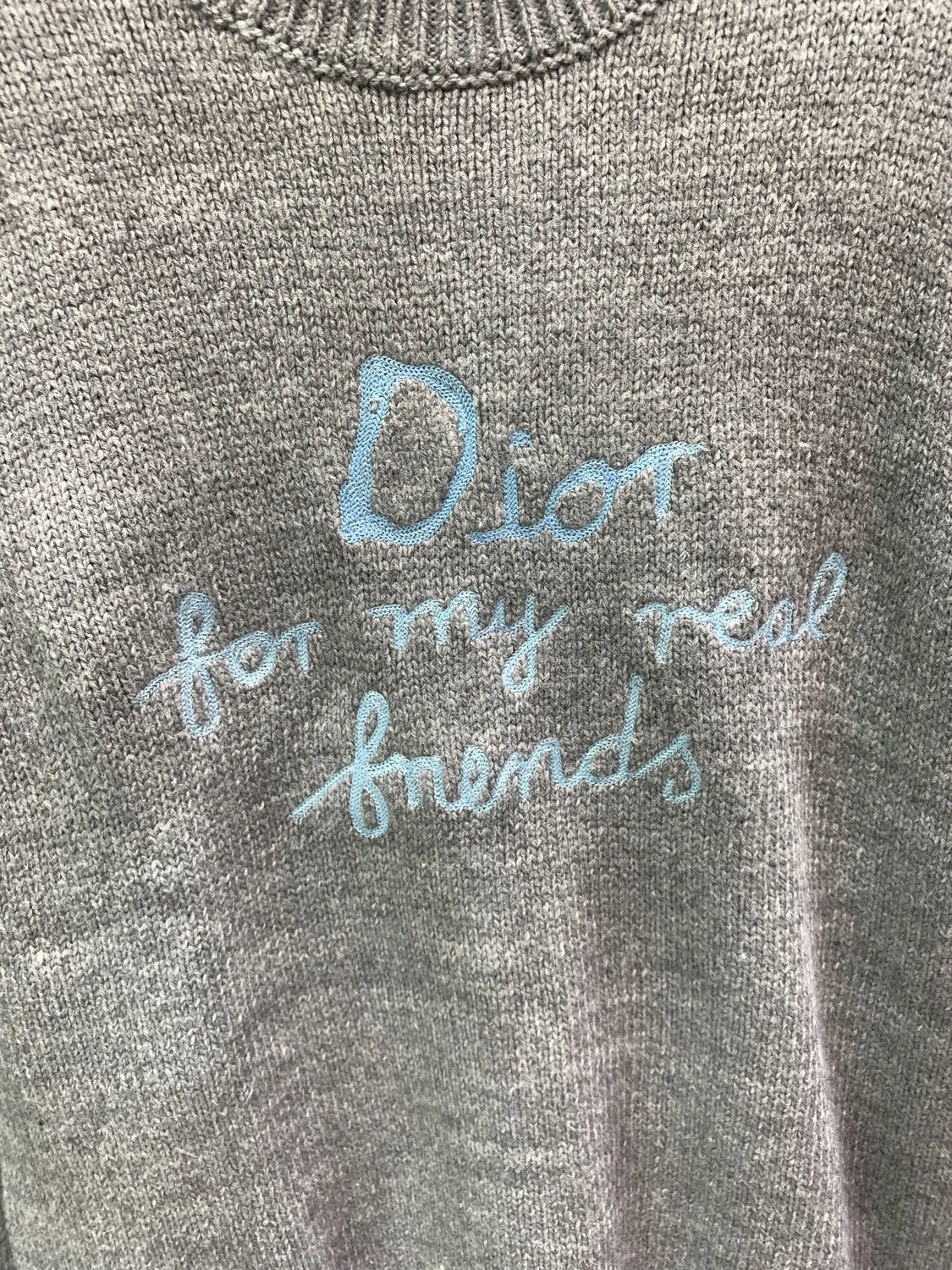 🅿️340 🀄️ DIOR Dior 2025fw new autumn and winter knitted pullover with "for my read frunds" logo embroidery on the chest "Dior new style | luxurious texture. Each piece of clothing is made of top craftsmanship and selected fabrics, showing a low-key yet luxurious texture, allowing you to show elegance in any occasion. Luxurious texture, interpreting the style of a modern gentleman" perfectly blends classics and innovation to create high-end fashion exclusive for modern men. Each piece of clothing is made of top-notch craftsmanship and selected fabrics. It presents a low-key yet luxurious texture, allowing you to show elegance in any occasion. Innovative design breaks traditional boundaries and presents a new tailoring silhouette that combines classic and modern elements. It can be easily worn in multiple scenes. Luxurious details and high-grade fabrics bring you the ultimate comfort and taste. Whether it is a business meeting or a city trip, it is a fashion choice you cannot miss. Wear Dior to show your confidence and style, making every appearance exude unique charm.