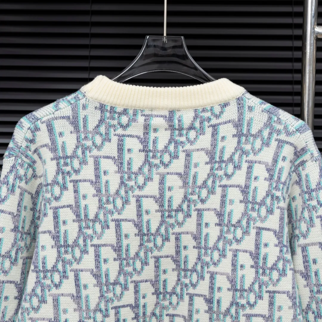 🅿️330 Style: DIOR Dior all-over knitted long-sleeved sweater Size: S-XXL Fabric: Wool blend Accessories: Full set of customized original accessories No gender distinction, same style for men and women