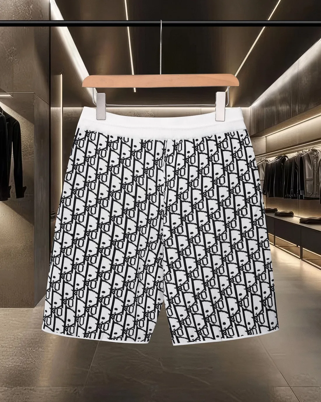 🅿️236 (shipped the next day) Dior/Dior CD classic jacquard barrage logo knitting technology, compact three-dimensional version, full flower stripe splicing Customized trouser cord hardware with strong texture, concave and convex three-dimensional sense, fashionable and casual 2025ss official website new original fabric Official same style Shorts customization Mesh sweater knitted fabric High-end version, counter customized fabric Highly breathable and comfortable, exquisitely crafted, with impeccable details, ✅customized logo-engraved buttons, complete with three labels. Brand element design concept reflects high quality. It feels delicate and soft! Presenting casual tailoring, the upper body shape is awesome🐍 Size: M-2XL