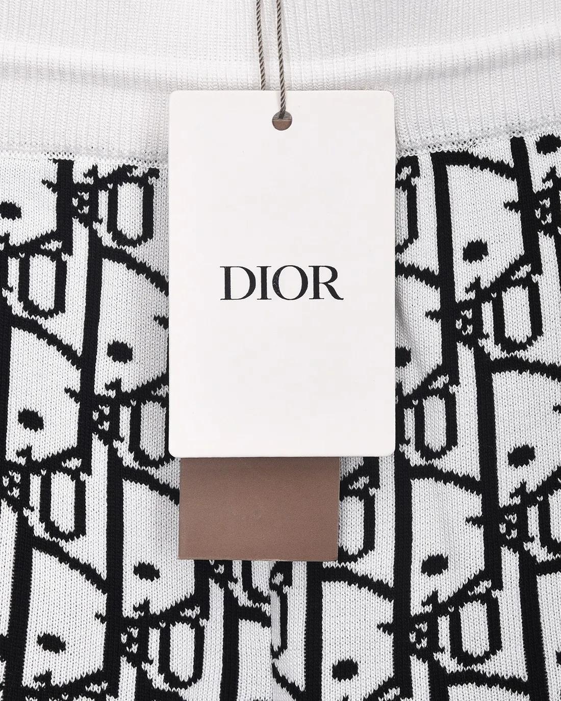 🅿️236 (shipped the next day) Dior/Dior CD classic jacquard barrage logo knitting technology, compact three-dimensional version, full flower stripe splicing Customized trouser cord hardware with strong texture, concave and convex three-dimensional sense, fashionable and casual 2025ss official website new original fabric Official same style Shorts customization Mesh sweater knitted fabric High-end version, counter customized fabric Highly breathable and comfortable, exquisitely crafted, with impeccable details, ✅customized logo-engraved buttons, complete with three labels. Brand element design concept reflects high quality. It feels delicate and soft! Presenting casual tailoring, the upper body shape is awesome🐍 Size: M-2XL
