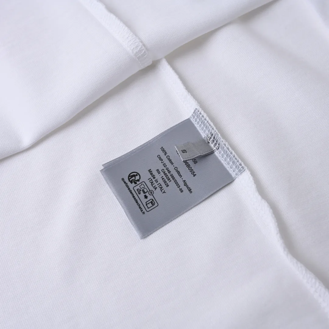 🅿️330 (higher version) DIOR CD cursive embroidered letter short-sleeved T-shirt. The original version is 7400, purchased from Taikoo Hui. The original version is customized with 270g cotton fabric, haze blue, apricot dyeing, and the thread dyeing is the same as the original version. The imported machine embroidery process makes the letter logo show a delicate and exquisite effect, enhancing the decorative effect. Use an embroidery machine to embroider the designed letter logo onto the patch. Color: black, haze blue, apricot, white, floral gray Size: S-L