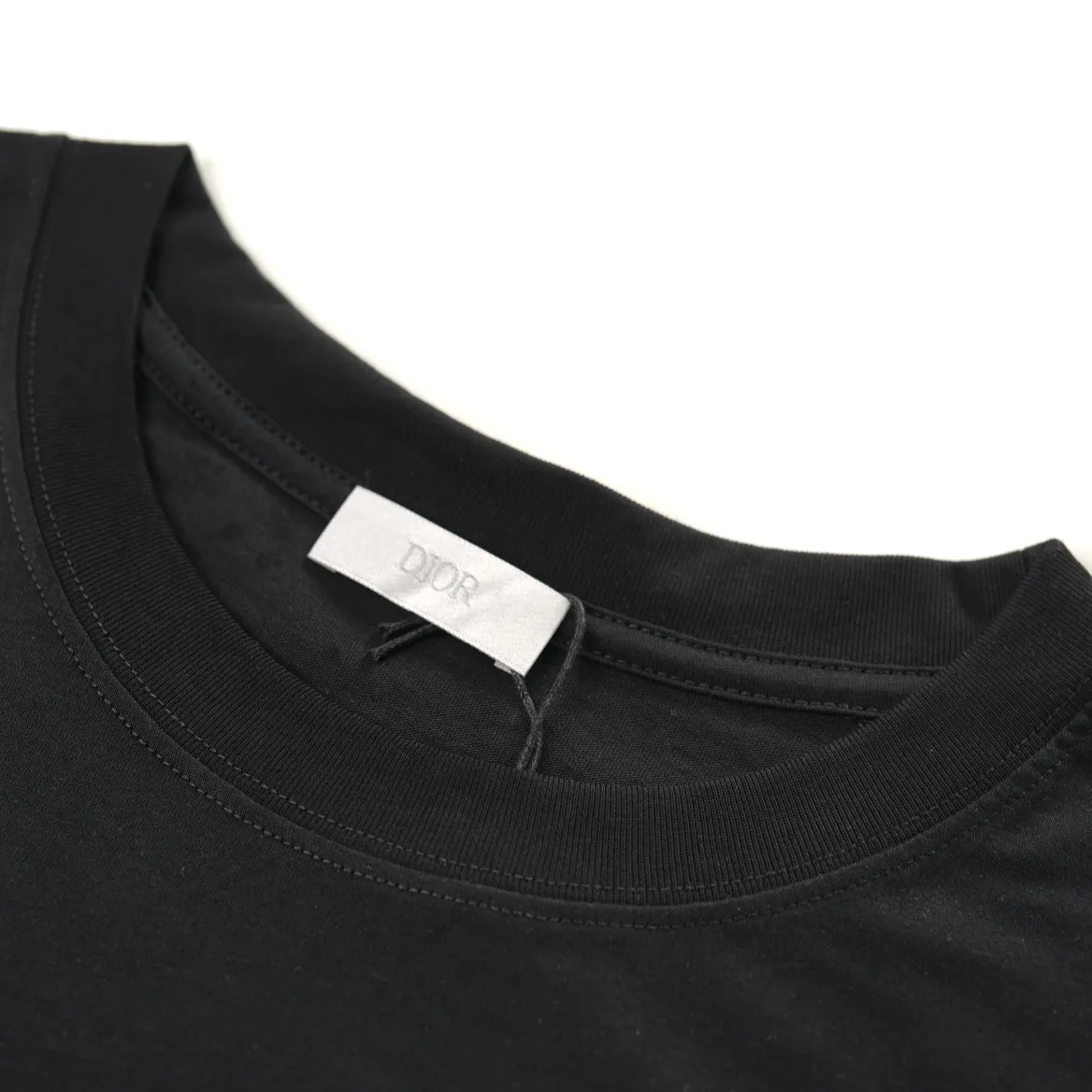 🅿️220 Dio* flocked label printed round neck short sleeves Double-ply combed cotton fabric Flocking printing technology on the chest Highly viscose velvet material can be washed multiple times and will not fade away Versatile summer item Size XS-L