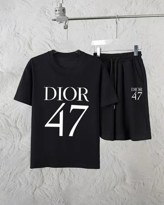 🅿️300 Dior Exclusively supplies the new trendy men’s fashionable round neck short-sleeved shorts suit, trendy and fashionable casual short-sleeved suit! It has high breathability and comfort, impeccable details, and brand element design concept, reflecting high quality. It presents a casual cut and the upper body shape is great! Material: 260g double yarn pure cotton short sleeves + 360g pure cotton terry shorts Size: S-XXL 🔥 (please state your height and weight when placing an order)