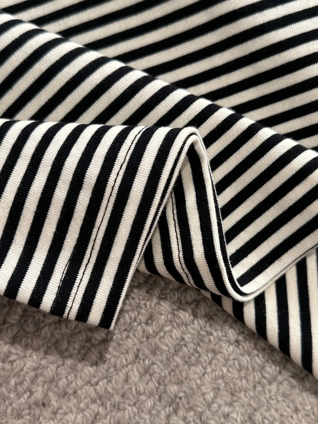 🅿️270 Shipped next day Dior 2025 early spring new style (top quality, differentiated currency) The launch of striped fabric short sleeves Early spring catwalk style Personalized and exclusive style Same style for men and women Made of imported custom dyed fabric Back collar chain bottom full shoulder coverage No deformation or shrinkage when exposed to water SIZE: M to 3XL