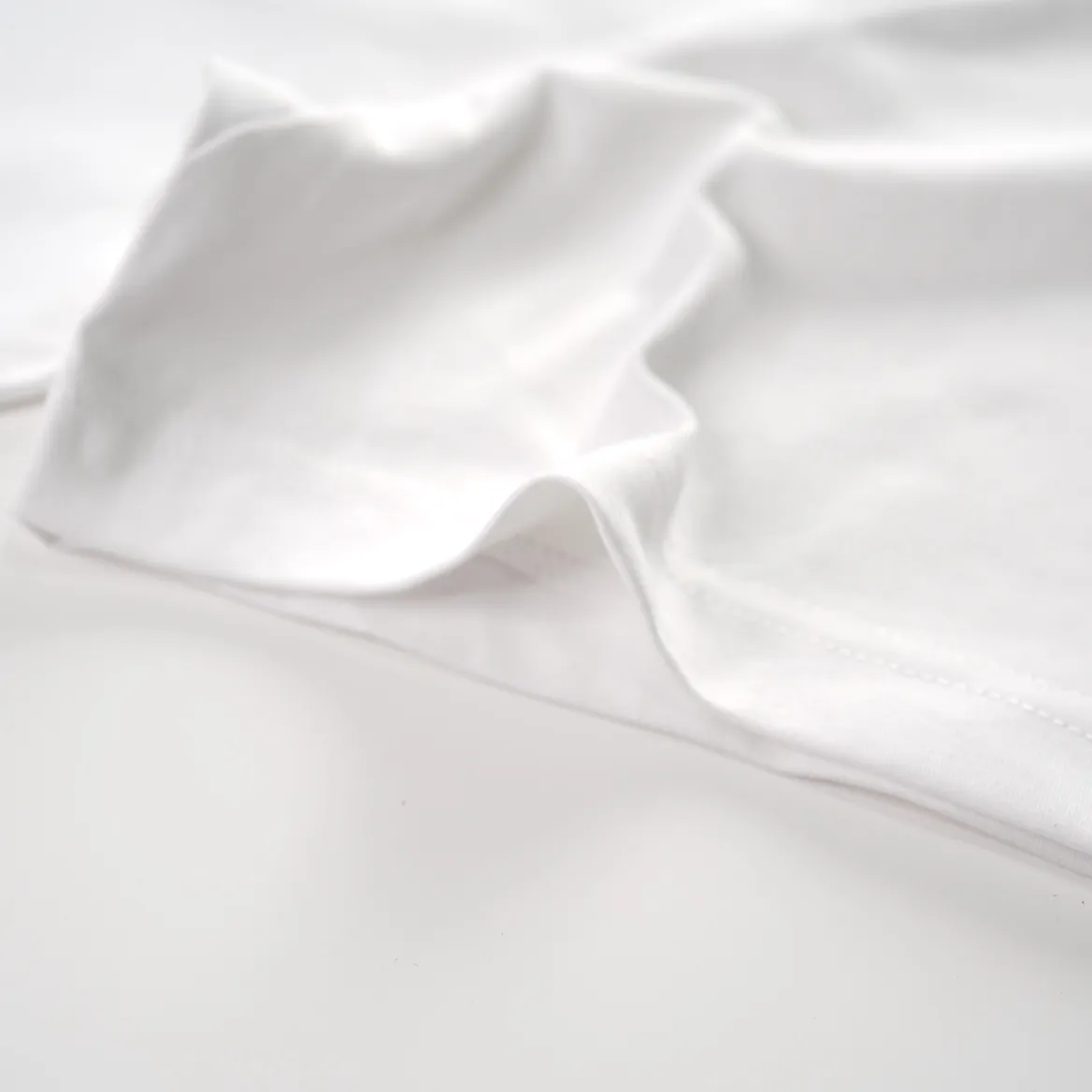🅿️220 Dio* flocked label printed round neck short sleeves Double-ply combed cotton fabric Flocking printing technology on the chest Highly viscose velvet material can be washed multiple times and will not fade away Versatile summer item Size XS-L