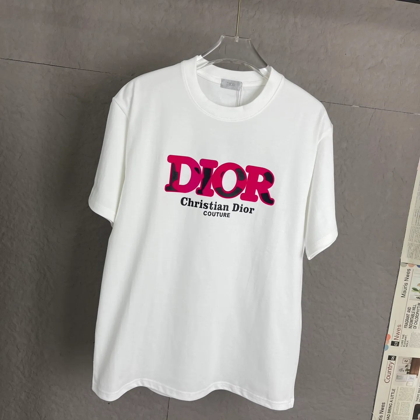 🅿️170 /C16 DIOR 300 high gram weight three-dimensional glue technology Exclusively for the new original men's casual short sleeves High-end customization High version Fashionable and versatile Imported fabrics Super soft and delicate feel Skin-friendly and comfortable to wear High-end boutique High-temperature washing process to ensure no deformation or shrinkage, summer wear, a comfortable and beautiful value! A must-have item for beauty and age reduction! Super fine and smooth surface, uniform, delicate and soft It is comfortable to wear and can easily create a cool summer look. It is easy to handle on the upper body and becomes the focus of the street in minutes. Size: S-XL Color: Black, White, Gray