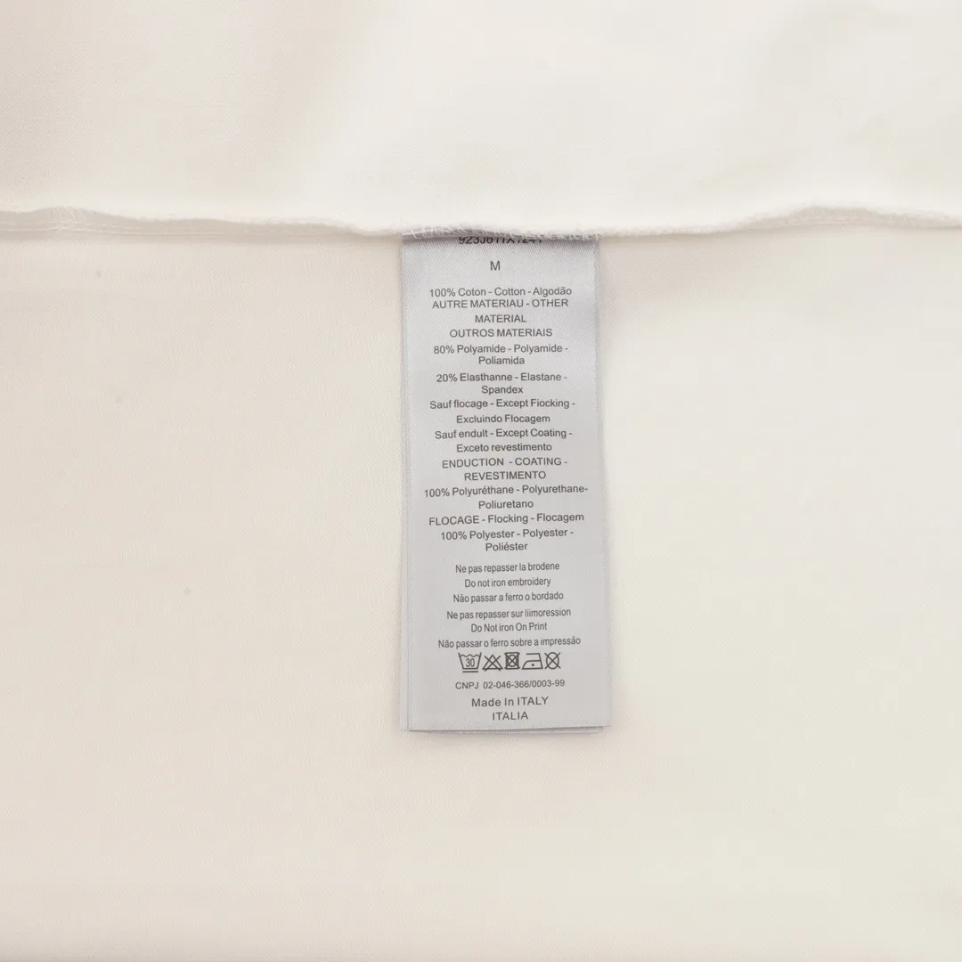 🅿️380 Dior/Dior classic front and back printed letter long sleeves made of customized fabrics. DuPont Sorona material is added, which is skin-friendly, long-lasting antibacterial, anti-mite, and more washable. The cotton thread has been repeatedly processed to remove inferior coarse fibers and impurities, leaving only high-quality cotton fibers, making the fabric more advanced and classy. Environmentally friendly polishing enzyme technology gives the fabric a clean appearance and clear texture. Fine workmanship, compare with the counters! A highly recognizable long-sleeved style with great upper body effect!!! Super versatile! Same style for men and women. Color: black, white Size: S-XL