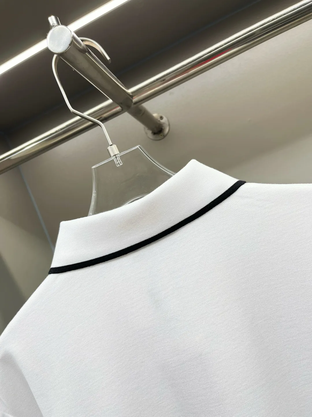 🅿️220 DIOR Dior embroidery new Polo shirt original fabric official same style Made of 210g pure cotton pique fabric, customized same vat dyed fabric, feels very comfortable and smooth, very wide and stylish, produced by first-line brand OEM factory, imported Behringer embroidery machine, embroidery is full and textured, collar rib is woven with imported yarn, does not deform after long-term wear, latest spring and summer style, fashionable and personalized Super versatile and good-looking. It is very suitable for both men and women. It is a must-have item for everyone. Color: Black White Size: S-XXL
