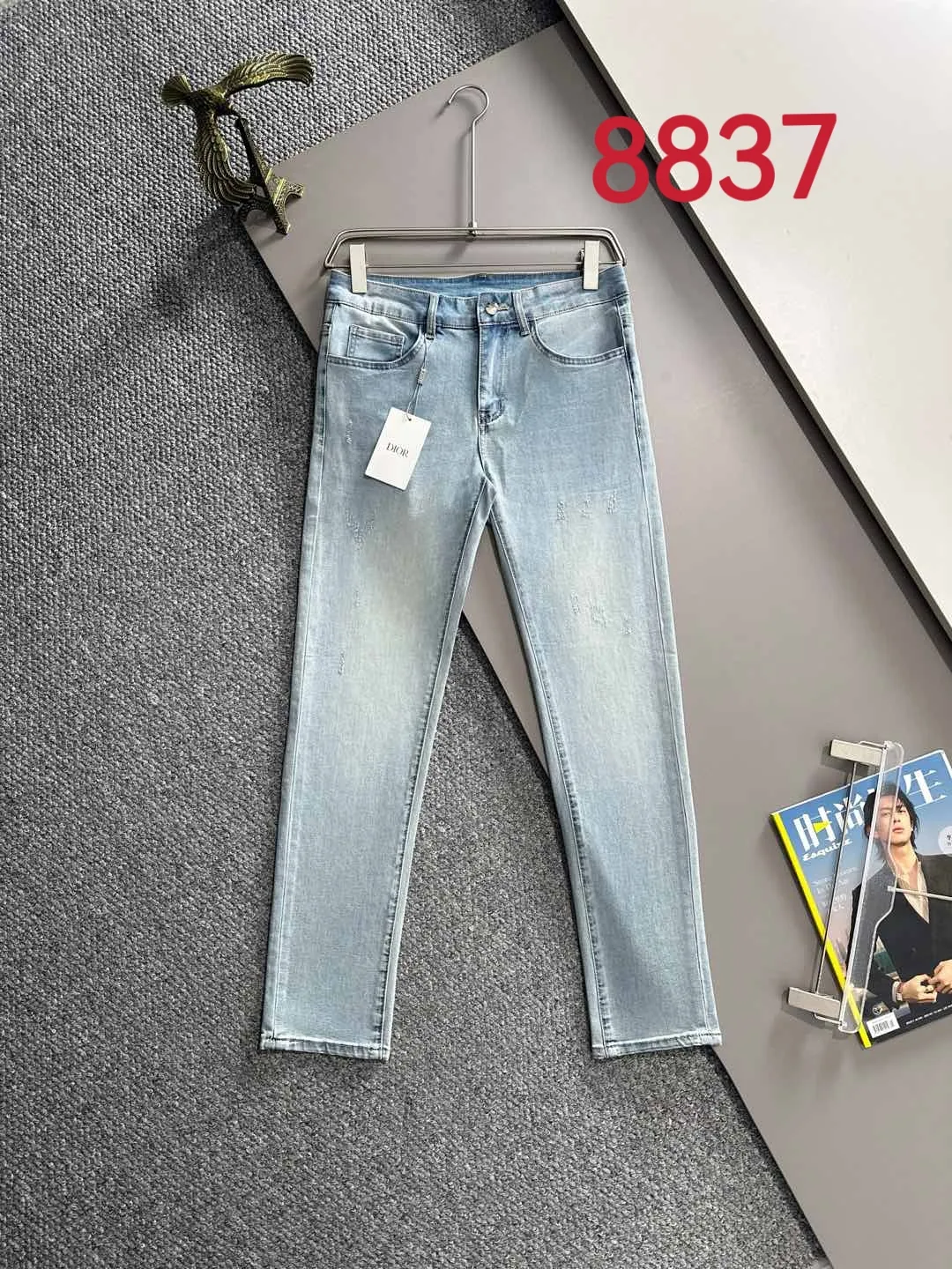 🅿️400 Dior 2025 summer slim jeans trousers, woven from imported Japanese Denim plain cotton denim fabric, complete with three standards, simple yet elegant, soft, delicate and comfortable, versatile and fashionable on the upper body! Light luxury, a must-have item for daily commuting! 8837 code number: 28-38 (please state your height and weight when placing an order)