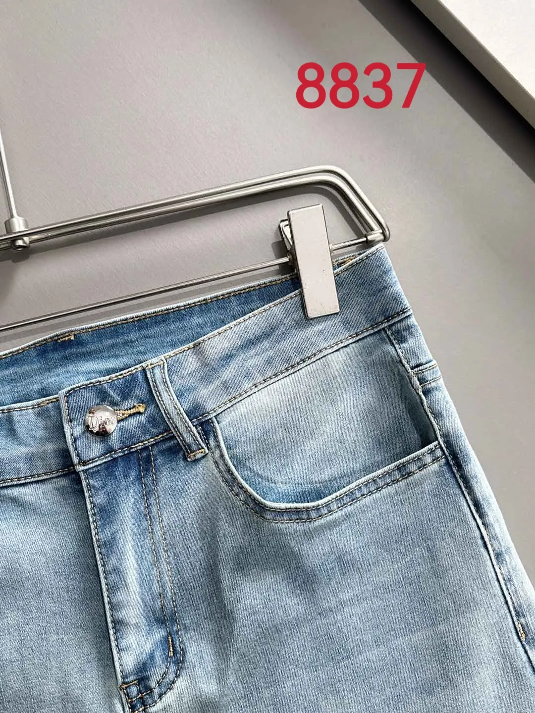 🅿️400 Dior 2025 summer slim jeans trousers, woven from imported Japanese Denim plain cotton denim fabric, complete with three standards, simple yet elegant, soft, delicate and comfortable, versatile and fashionable on the upper body! Light luxury, a must-have item for daily commuting! 8837 code number: 28-38 (please state your height and weight when placing an order)