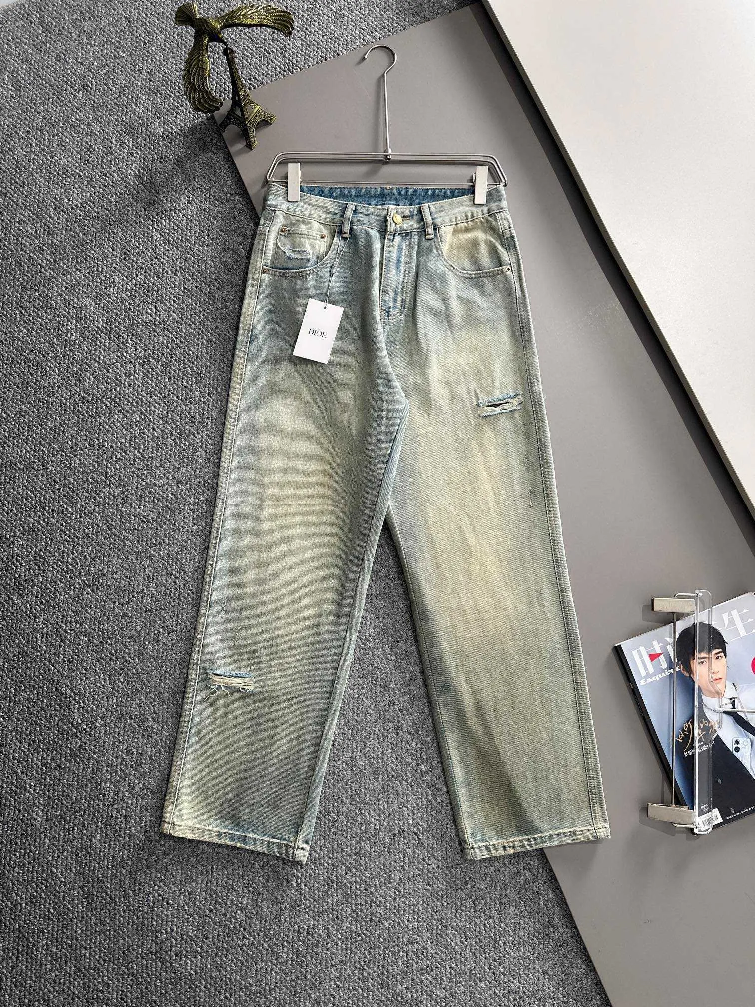 🅿️400 Dior 2025 Four Seasons Loose Jeans and Wide-Leg Trousers, the trend in the trend! Many fashion bloggers control the upper body. The water is woven from imported Japanese Denim plain cotton denim fabric. It has three standards, is soft, delicate, comfortable and breathable. The color has a modern and fashionable vicissitudes. The upper body is versatile and fashionable! Light luxury, a must-have item for daily commuting! Size: S-3XL (please state your height and weight when placing an order)