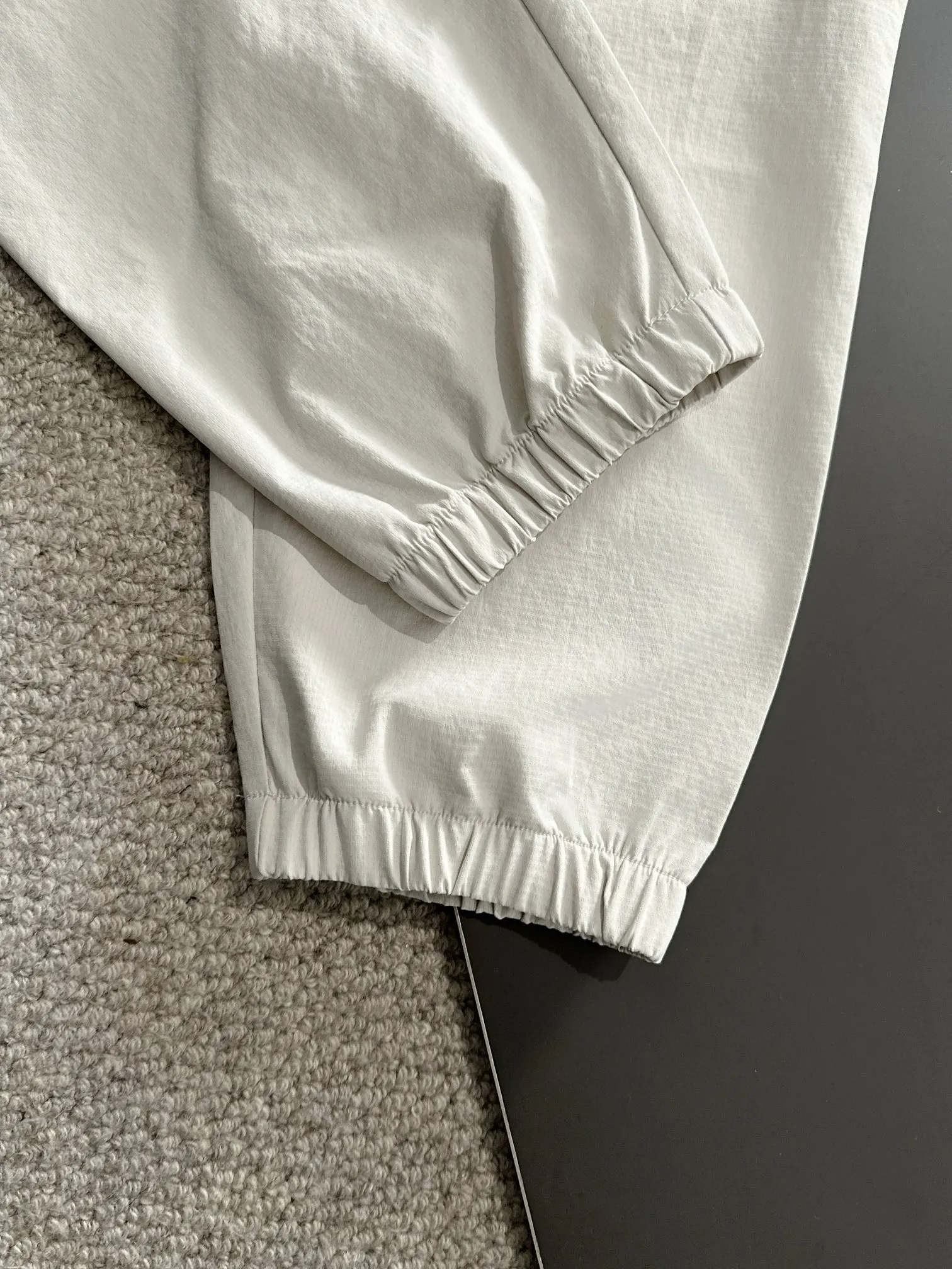 🅿️180 next day shipping Dior 2025 spring and summer new elastic band casual pants, thin counter custom fabrics, high breathability and comfort, impeccable details, brand element design concept, reflecting high quality. It feels delicate and soft! It presents a casual cut and the upper body shape is great! Size: M-4XL