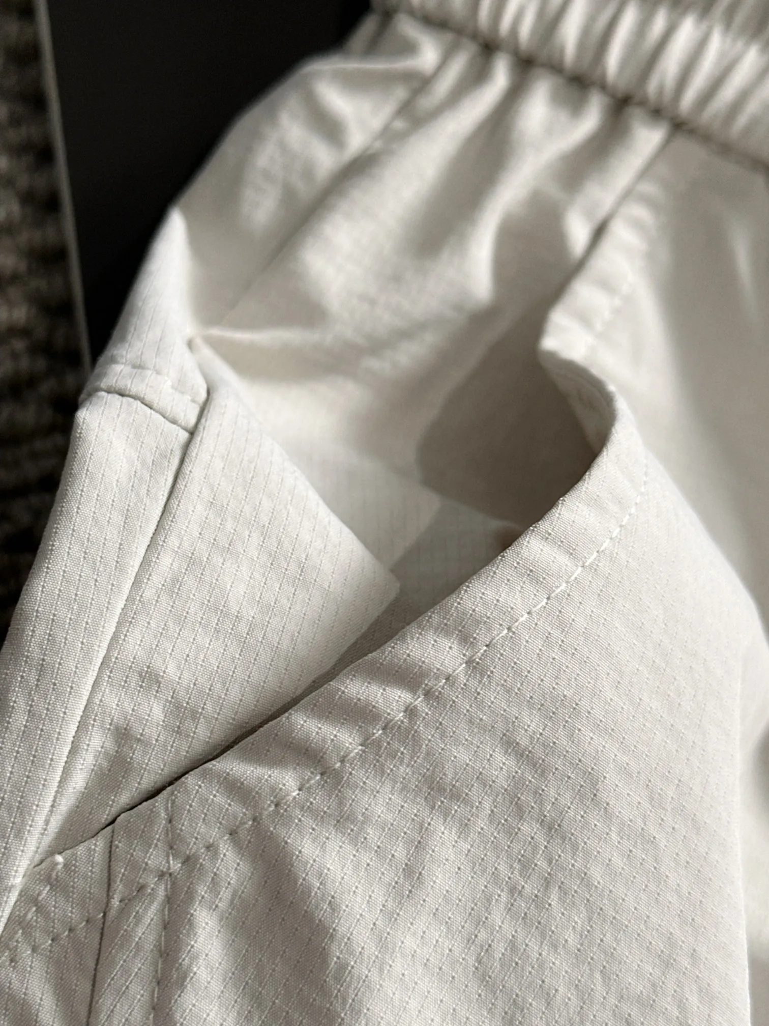 🅿️180 next day shipping Dior 2025 spring and summer new elastic band casual pants, thin counter custom fabrics, high breathability and comfort, impeccable details, brand element design concept, reflecting high quality. It feels delicate and soft! It presents a casual cut and the upper body shape is great! Size: M-4XL