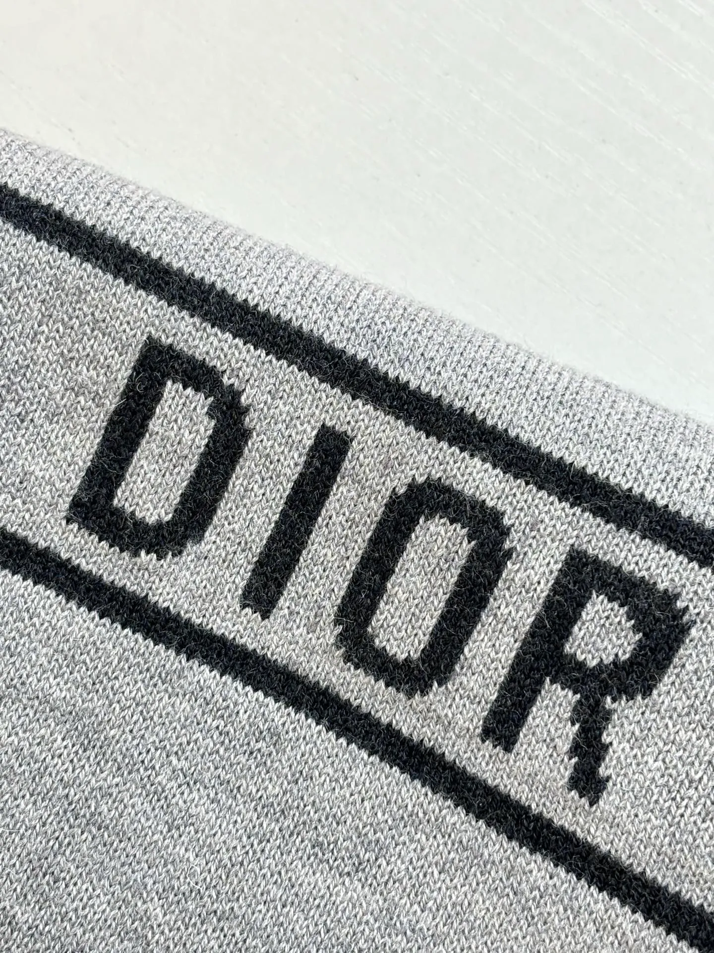 🅿️640 Dio*/Dior 25Fw presbyopic logo zipper cashmere jacket, reversible, double-woven letter jacquard craftsmanship on the back is luxurious and handsome, large lapels with small waist design and tailoring, fashionable and advanced, a must-have for white and rich women. The classic version does not pick up the upper body and looks slimming. Swiss machine embroidery sewing plate technology, imported cashmere yarn double-sided jacquard fabric Size: M/L/XL