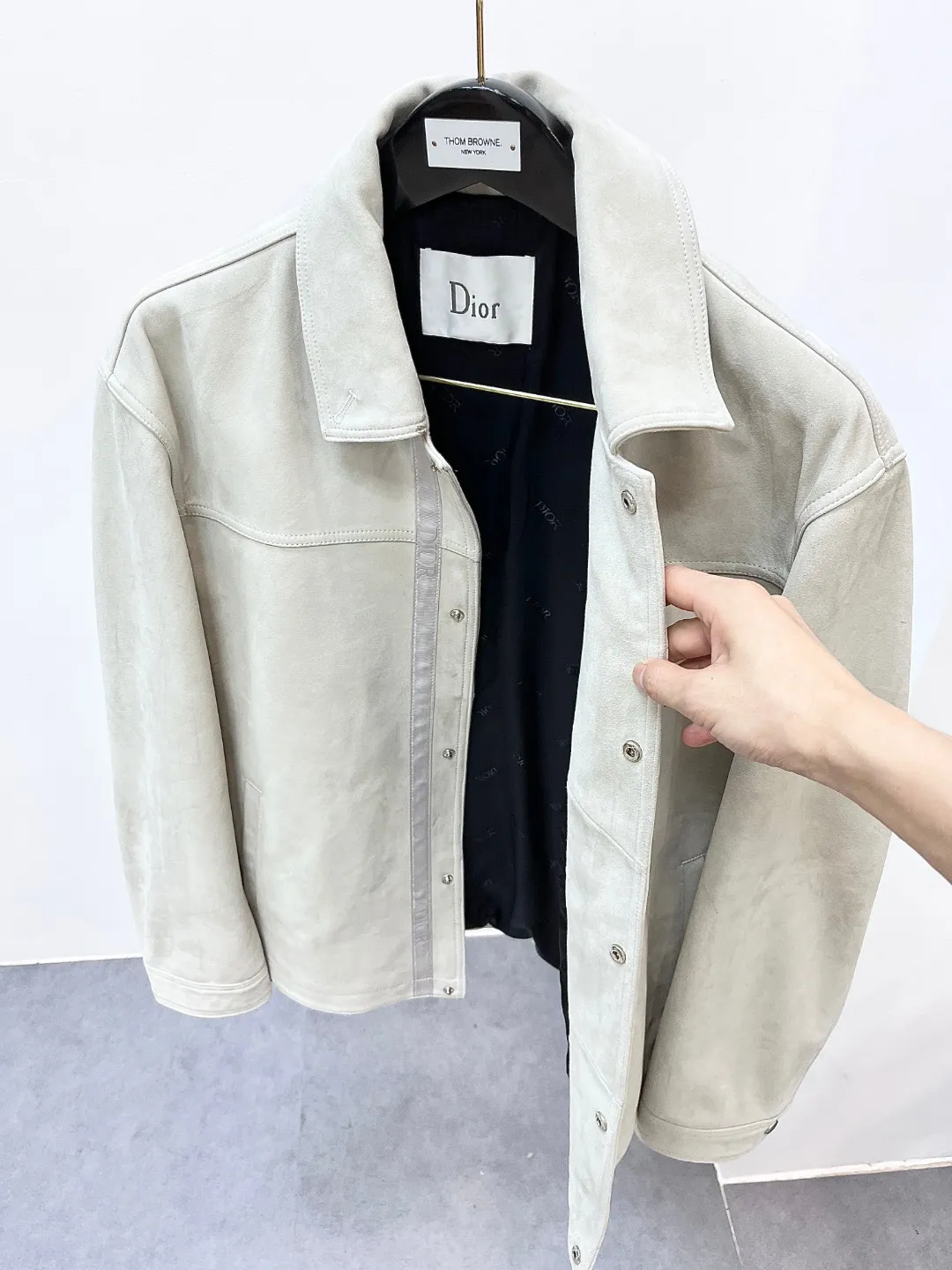 🅿️3200 2025 new genuine leather jacket, imported goatskin lapel jacket, soft but tough. This kind of tactility will make people reluctant to put it down after touching it. Slim fit, visually slimming, exquisite and gorgeous street style, more fashionable, younger, bringing a dynamic new look.