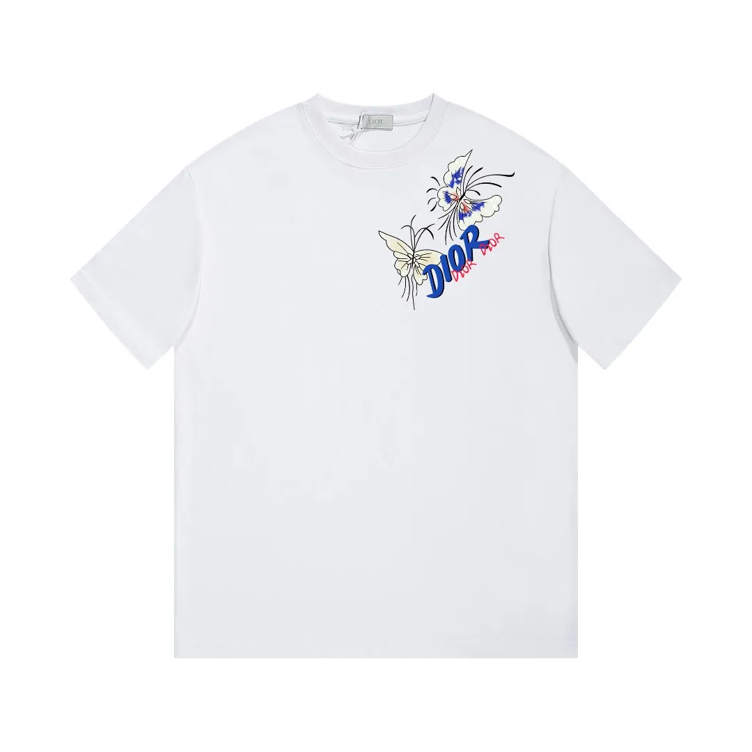 🅿️170 DIOR printed letters‼ ️Short-sleeved T-shirt® *Customized 280g cotton fabric, the fabric is soft, skin-friendly and comfortable *Laminated letter logo on the front *A very simple and elegant one that is unparalleled in terms of upper body comfort, interpreting your luxury and taste, and creating your fashionable charm. ⚠️Washing method: It is recommended to dry clean or wrap the reverse side in a laundry bag and machine wash it quickly in cold water and let it dry naturally! ⚠️ Unisex style 𝐂𝐎𝐋𝐎𝐔𝐑: White Black 𝐒𝐈𝐙𝐄: S-XL