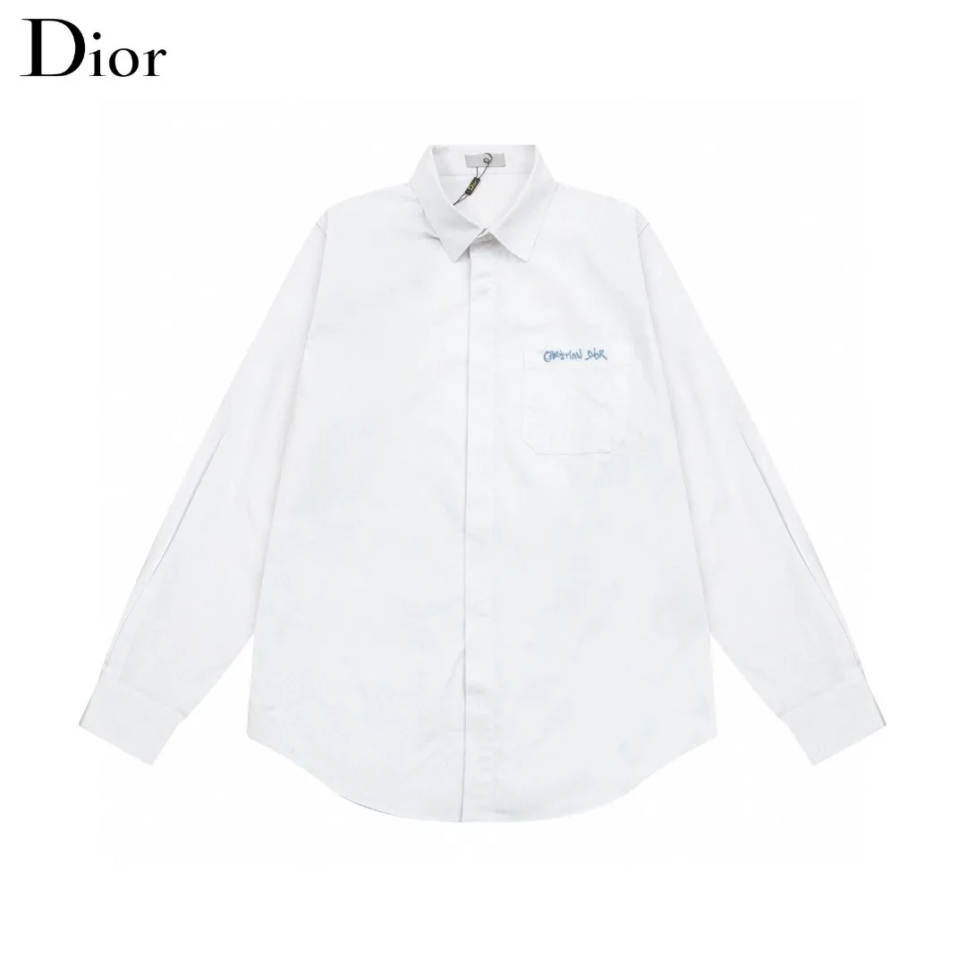 🅿️286 DIOR 🔥The most popular style is coming. Simple and versatile pocket letter logo slogan embroidered long-sleeved shirt. 2024ss official website new long-sleeved shirt, exquisite embroidered logo. High-end version, in-store customized fabric. Highly breathable and comfortable, exquisitely crafted, with impeccable detail processing. ✅Customized logo engraved buttons, complete with three labels. Brand element design concept reflects high quality. It feels delicate and soft! It presents a casual cut and the upper body shape is great! 🐉Code number: M-XXL