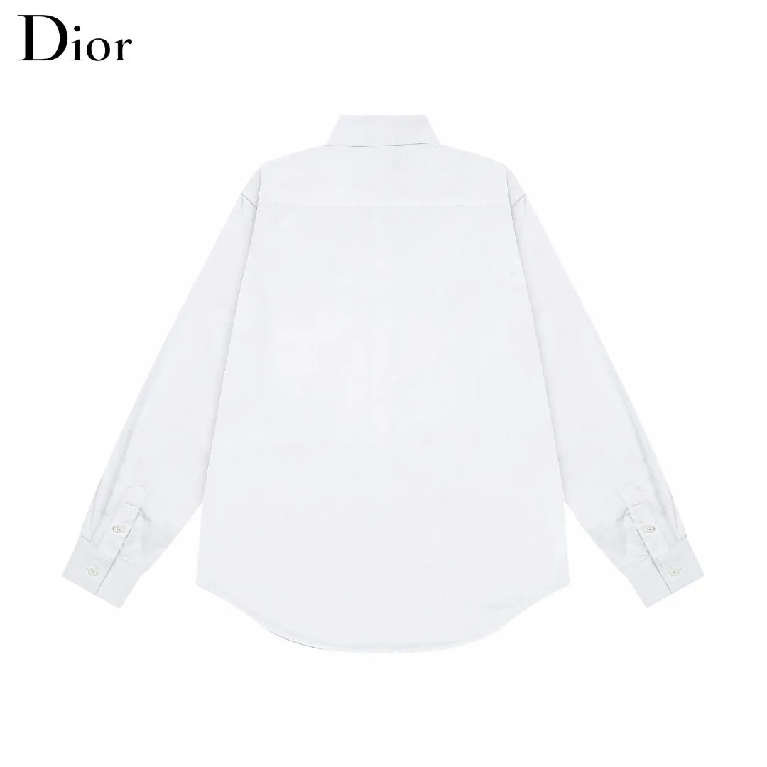 🅿️286 DIOR 🔥The most popular style is coming. Simple and versatile pocket letter logo slogan embroidered long-sleeved shirt. 2024ss official website new long-sleeved shirt, exquisite embroidered logo. High-end version, in-store customized fabric. Highly breathable and comfortable, exquisitely crafted, with impeccable detail processing. ✅Customized logo engraved buttons, complete with three labels. Brand element design concept reflects high quality. It feels delicate and soft! It presents a casual cut and the upper body shape is great! 🐉Code number: M-XXL