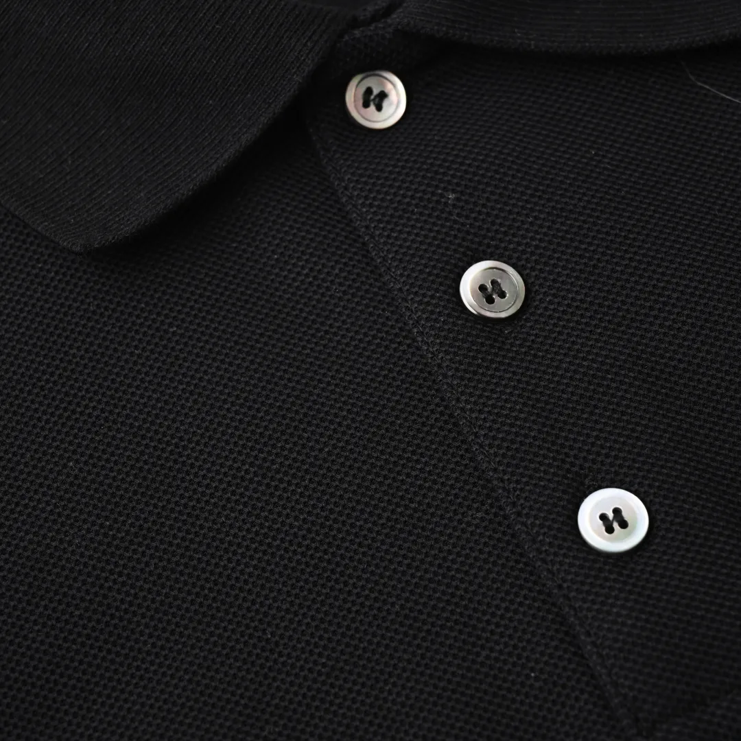 🅿️350 (Higher version) DIOR Dior CD four-color cursive embroidered letters short-sleeved POLO shirt. Original custom-made 200g cotton vermilion fabric, thread dyed to match the original. The imported machine embroidery process makes the letter logo show a delicate and exquisite effect, enhancing the decorative effect. Use an embroidery machine to embroider the designed letter logo onto the patch. Upright and stylish upper body Color: black, white, navy blue, floral gray Size: S-L