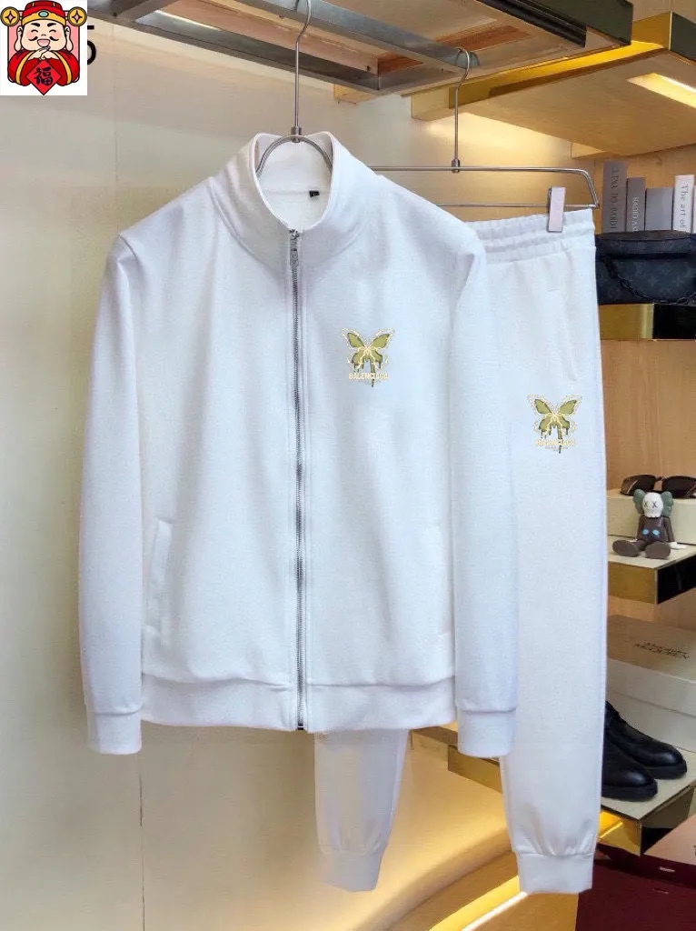 🅿️420 [DIOR Dior] (Fat Man Gospel) hot-selling suit is coming. Focus on the original version of the official website. 2025 new hot-selling cardigan sweater suit. The original order is the best product. 🇭🇰The meticulous work of top designers is dedicated to a fitting and perfect upper body effect. All-natural high-quality Roman cotton 100%, close-fitting comfort, noble and elegant! Original hardware embodies elegance and nobility! Counter size: M-5XL (maximum wear up to 220 pounds)