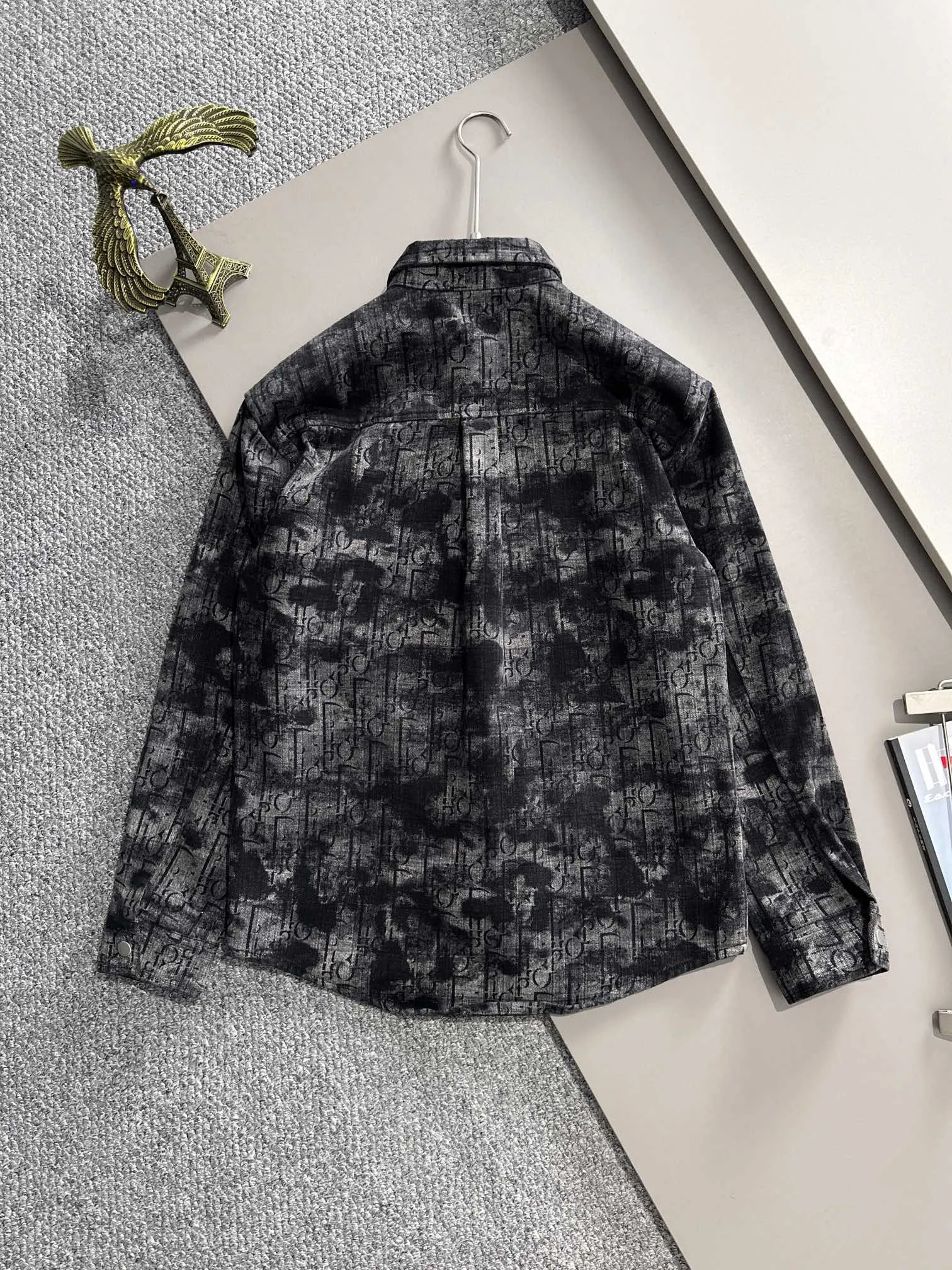🅿️340 Dior 2025 catwalk model high-end customized jacquard denim jacket, the texture is first-class, the fabric is made of original jacquard material, brand LOGO engraved, the classic lapel denim jacket is simple and fashionable, low-key luxury, deeply sought after by big celebrities and Internet celebrities, one of the must-have items for fashionistas! Color: black Size: M-3XL