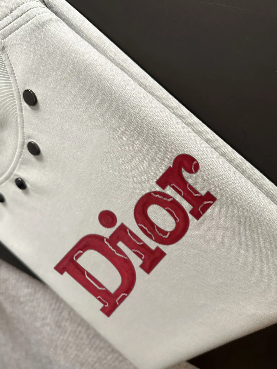 🅿️270 shipped next day Dior 2025 summer new style (top quality, differentiated currency) launches double yarn pure cotton fabric short sleeves, spring and summer catwalk style, personalized and exclusive style, same style for men and women, using imported custom-dyed fabrics, chain bottom back collar, fully shoulder-covering, no deformation or shrinkage when exposed to water, SIZE: M to 3XL
