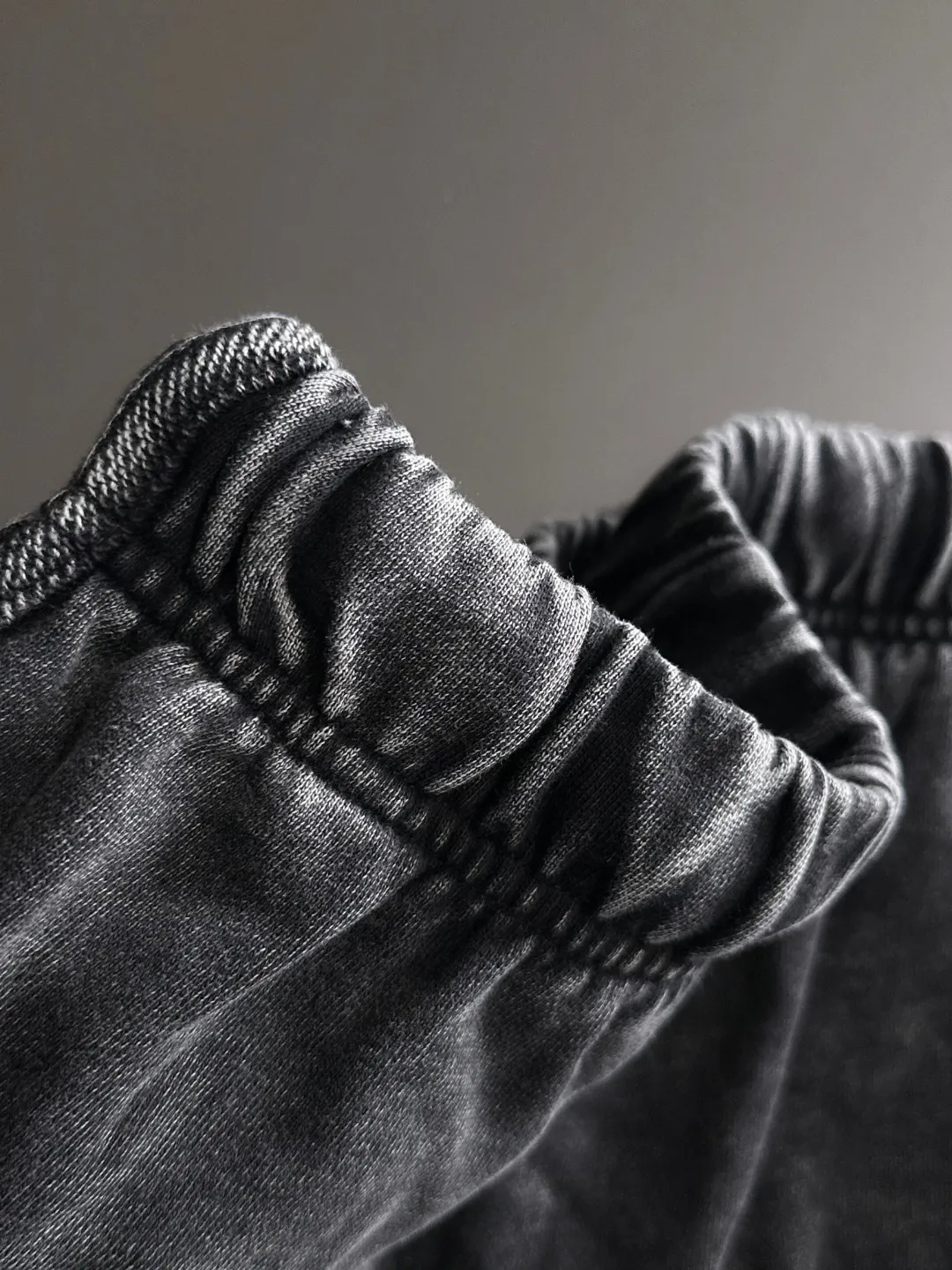 🅿️330 shipped next day, high-end goods DIOR/Dior 2025 spring and summer new elastic band casual solid color loose shorts, two needle stitches at the hem, fine and firm stitching, custom-made fabrics at the counter, high breathability and comfort, impeccable details, brand element design concept, reflecting high quality. It feels delicate and soft! It presents a casual cut and the upper body shape is great! Size: S-XXL