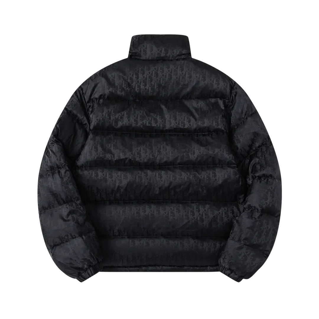 🅿️780 (with dust bag) Dior/Dior 23ss popular jacquard down jacket down jacket. It uses high-quality fabrics, always maintains a high-end and gorgeous design line, and has fine workmanship, symbolizing the highest spirit of French fashion culture. Counter version! The highest version on the market, gc quality is super good. Original hardware customization, jacquard craft fabric, goose down filling. Color: black/navy blue/grey/sky blue Size: 44/46/48/50/52/54