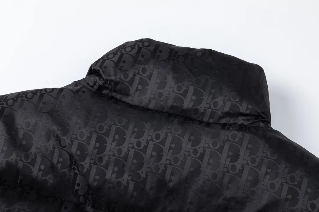 🅿️780 (with dust bag) Dior/Dior 23ss popular jacquard down jacket down jacket. It uses high-quality fabrics, always maintains a high-end and gorgeous design line, and has fine workmanship, symbolizing the highest spirit of French fashion culture. Counter version! The highest version on the market, gc quality is super good. Original hardware customization, jacquard craft fabric, goose down filling. Color: black/navy blue/grey/sky blue Size: 44/46/48/50/52/54