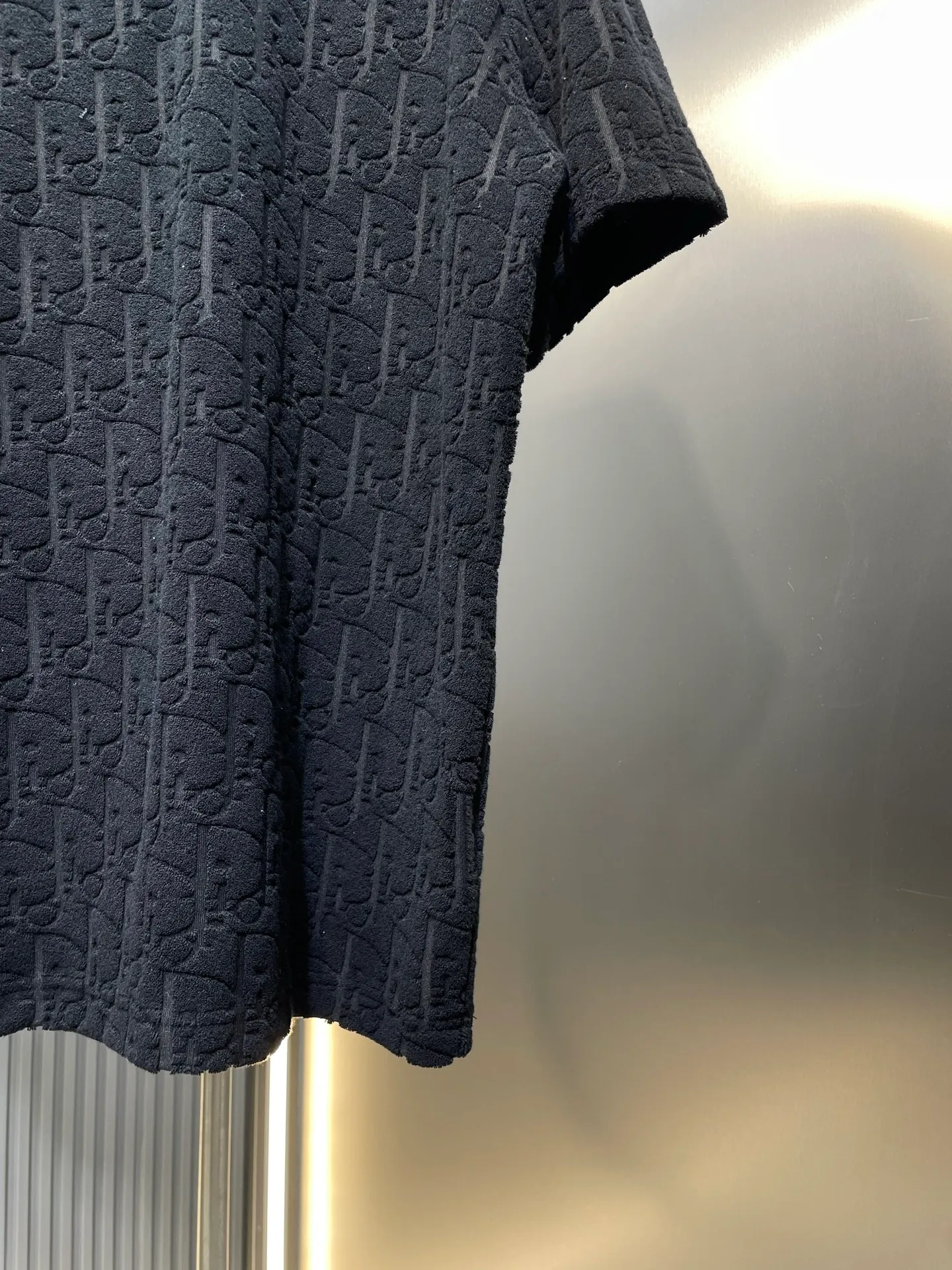 🅿️280 dior🌟【Top replica】All-over printed terry short sleeves Process description: Custom-woven and dyed pure cotton 100% jacquard material oblique presbyopic pattern fabric Weight 300g Positioning pattern Positioning tailoring Every piece is in the same position Jacquard cotton towel material Dark pattern Heavy feel The overall wiring is straight and delicate, the fabric is comfortable and soft, the color is consistent and no color difference It can be matched with the same style to create a fashionable look, and can be used in various occasions. Customized accessories, complete with three standards, same style for men and women! size：s-xl