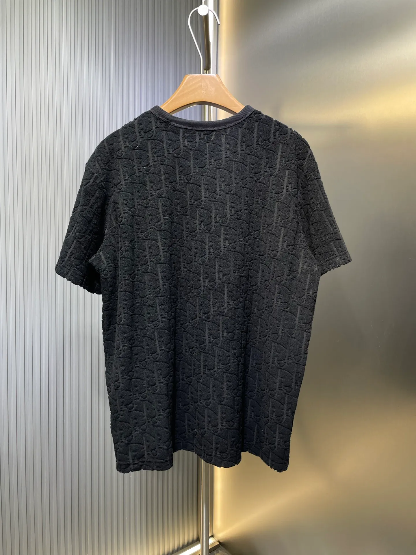 🅿️280 dior🌟【Top replica】All-over printed terry short sleeves Process description: Custom-woven and dyed pure cotton 100% jacquard material oblique presbyopic pattern fabric Weight 300g Positioning pattern Positioning tailoring Every piece is in the same position Jacquard cotton towel material Dark pattern Heavy feel The overall wiring is straight and delicate, the fabric is comfortable and soft, the color is consistent and no color difference It can be matched with the same style to create a fashionable look, and can be used in various occasions. Customized accessories, complete with three standards, same style for men and women! size：s-xl