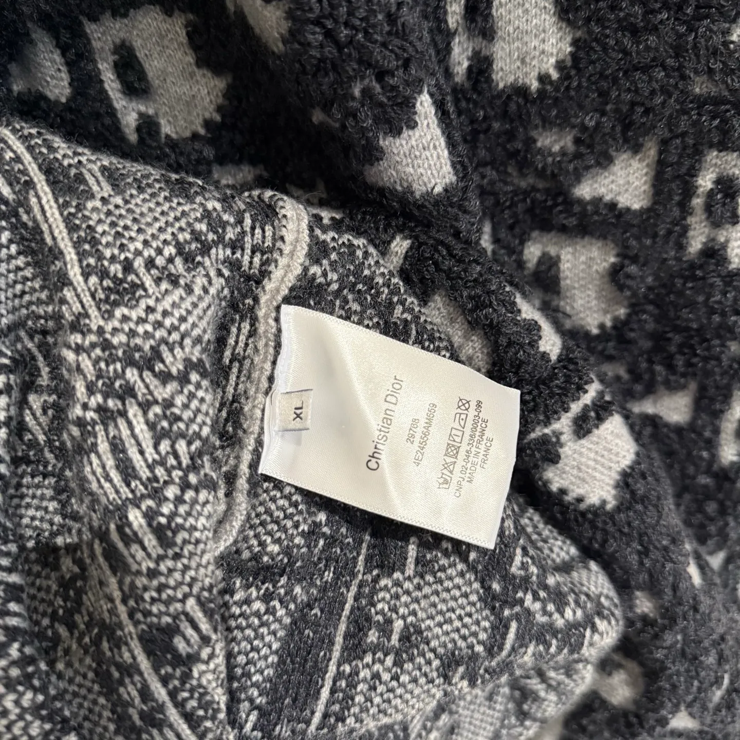 🅿️580 [Strict quality control] Dio* Dior wool blend round neck long-sleeved sweater. This sweater is new for autumn 2025 and displays the iconic Dior twill pattern. It is made of cotton-wool blend jacquard fabric and is printed with the Dior twill pattern in contrasting yarns. Wear it with a pair of tailored trousers in a coordinating tone for an elegant look, or pair it with a pair of jeans for a more casual look. Color: black/white/black gray/blue and white 4 colors Size: M-2XL Same style for men and women
