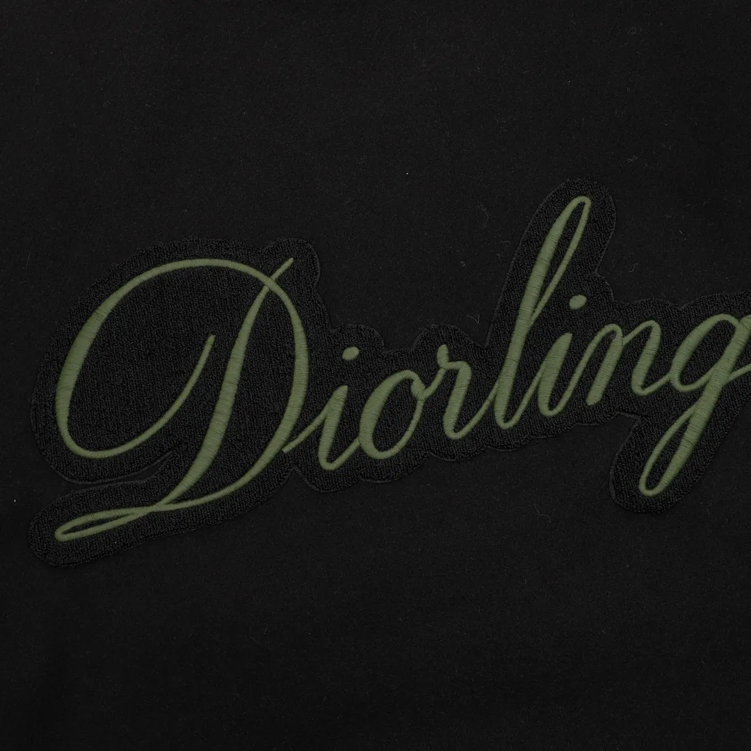🅿️570 DIOR/Dior letter embroidered patchwork baseball jacket. Warm reminder: It is recommended to hand wash or dry clean! ! This year is particularly popular. Baseball uniform jackets are available at all levels on the market (you must compare the details). The most powerful quality control. Baseball uniforms have been produced and researched for 7 years. The details are exquisite. With it, you will be the most handsome boy in the world. The fully painted four-button buckle (button with LOGO), the fabric is customized for more than a month. It is not ready-made in the market. It is made of wool blend, custom-woven and dyed. It has high color fastness. It is recommended to hand wash or dry clean for the first time. "Custom-woven knitted rib at the hem", the lining is made of silky and delicate cupro fiber material, which can be worn directly next to the body. It is extremely comfortable, a heavyweight item, purchase version! Size：XS-L