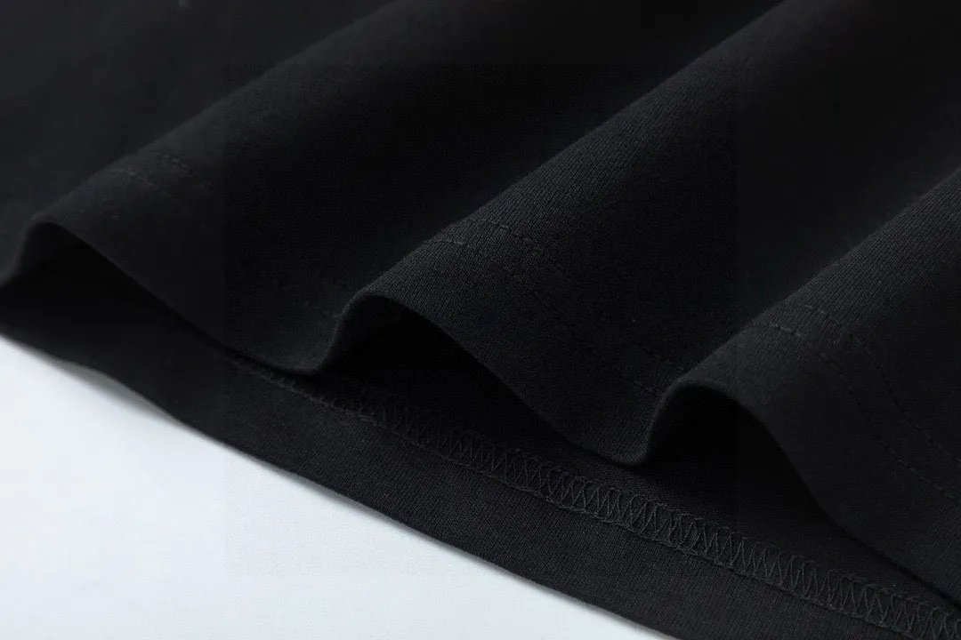 🅿️170 DIOR Dior 2025 new style artistic letter logo, same style for men and women, short-sleeved T-shirt ·Customized 300g 100% double yarn pure cotton fabric ·Dyeing 32 counts double strand thread ·Collar label, hangtag, main mark and three labels complete Color: Black Size: XS S M L