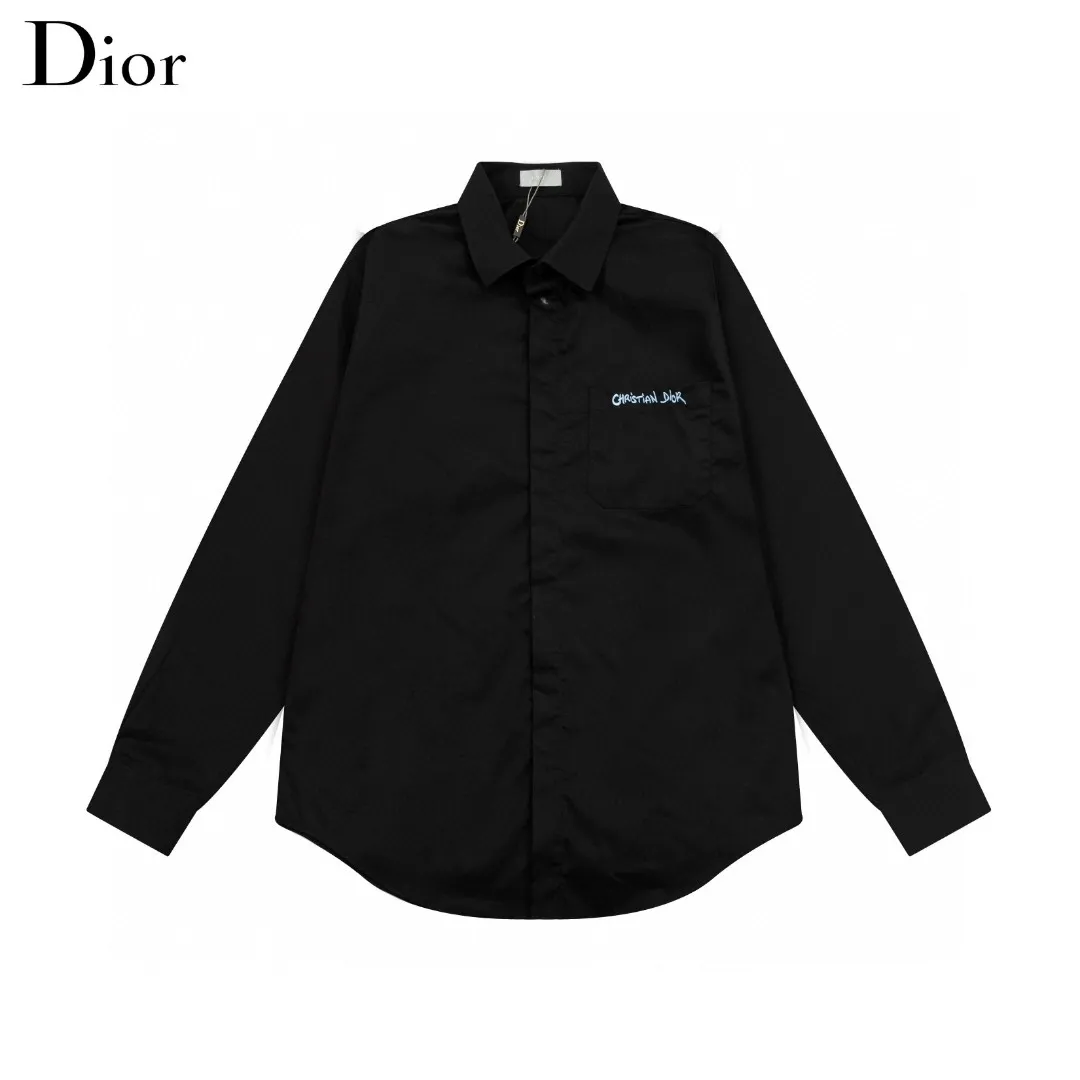 🅿️286 DIOR 🔥The most popular style is coming. Simple and versatile pocket letter logo slogan embroidered long-sleeved shirt. 2024ss official website new long-sleeved shirt, exquisite embroidered logo. High-end version, in-store customized fabric. Highly breathable and comfortable, exquisitely crafted, with impeccable detail processing. ✅Customized logo engraved buttons, complete with three labels. Brand element design concept reflects high quality. It feels delicate and soft! It presents a casual cut and the upper body shape is great! 🐉Code number: M-XXL