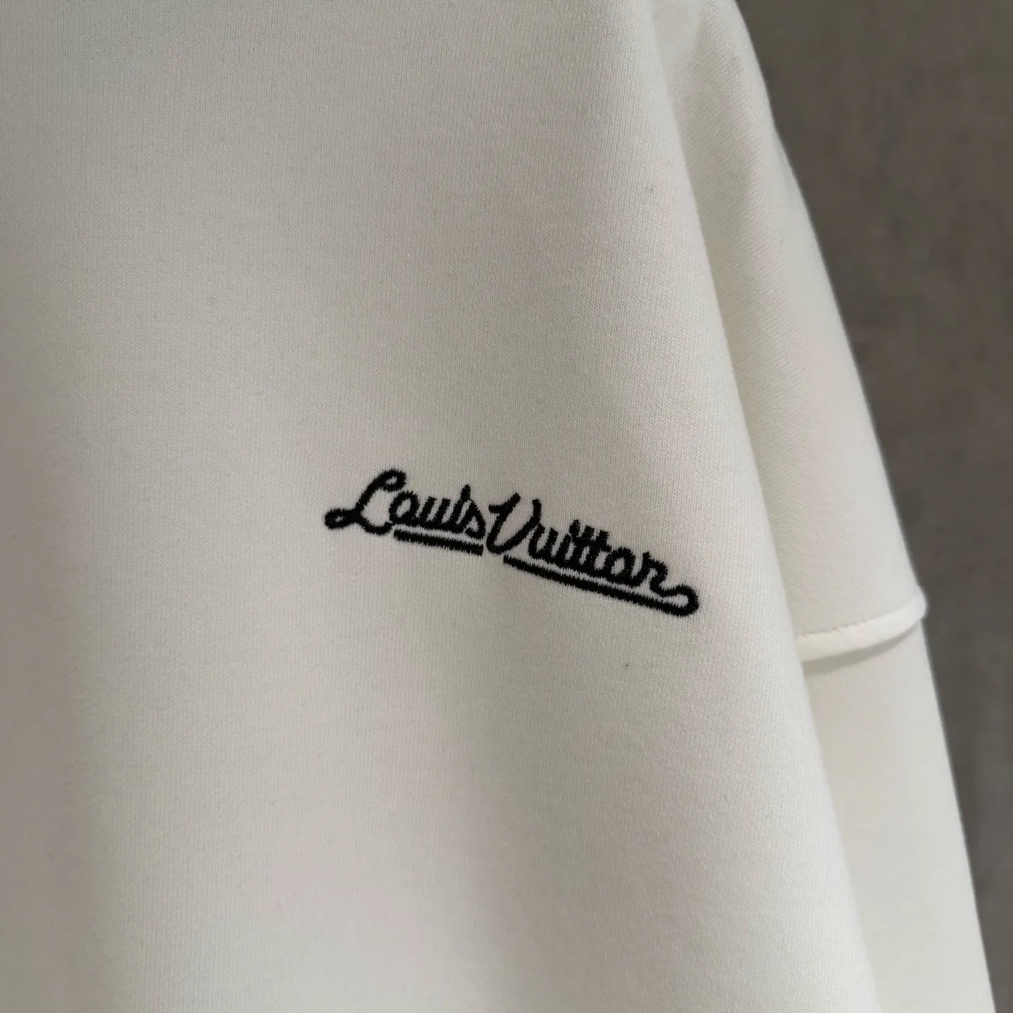 🅿️390 [Strict quality control] Dio* Dior's new long-sleeved hooded sweatshirt. The fabric is made of heavy 480g double yarn fabric. The whole garment is washed. The front and rear panels are laser-burned. The ready-to-wear wash is loose. The fabric is stiff and stylish. It does not deform or shrink. Color: black, white, floral gray. Size: M-2xl