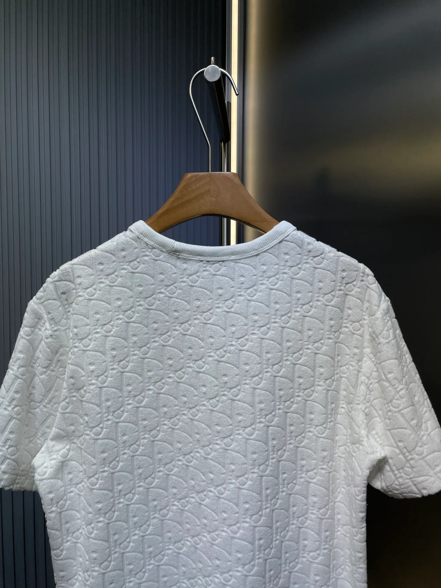🅿️280 dior🌟【Top replica】All-over printed terry short sleeves Process description: Custom-woven and dyed pure cotton 100% jacquard material oblique presbyopic pattern fabric Weight 300g Positioning pattern Positioning tailoring Every piece is in the same position Jacquard cotton towel material Dark pattern Heavy feel The overall wiring is straight and delicate, the fabric is comfortable and soft, the color is consistent and no color difference It can be matched with the same style to create a fashionable look, and can be used in various occasions. Customized accessories, complete with three standards, same style for men and women! size：s-xl