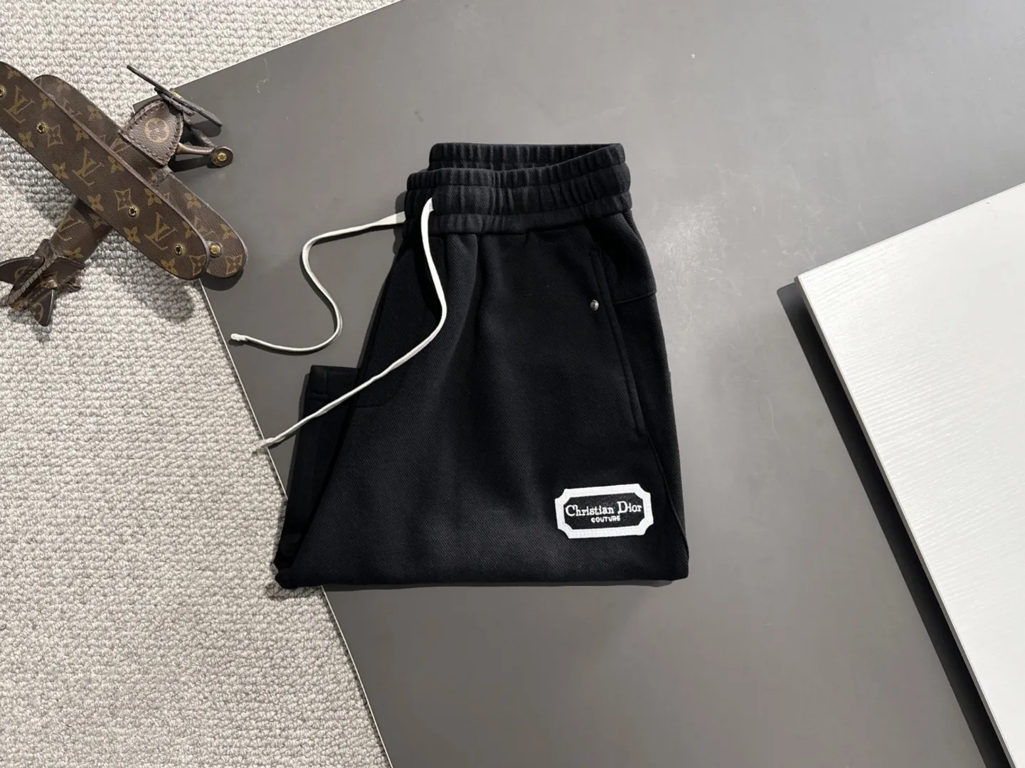 🅿️330 Next day shipping High-end goods Dior 2025 spring and summer new elastic band casual shorts, custom-made fabrics at the counter. High breathability and comfort, impeccable details, brand element design concept, reflecting high quality. It feels delicate and soft! It presents a casual cut and the upper body shape is great! Size: M-4XL