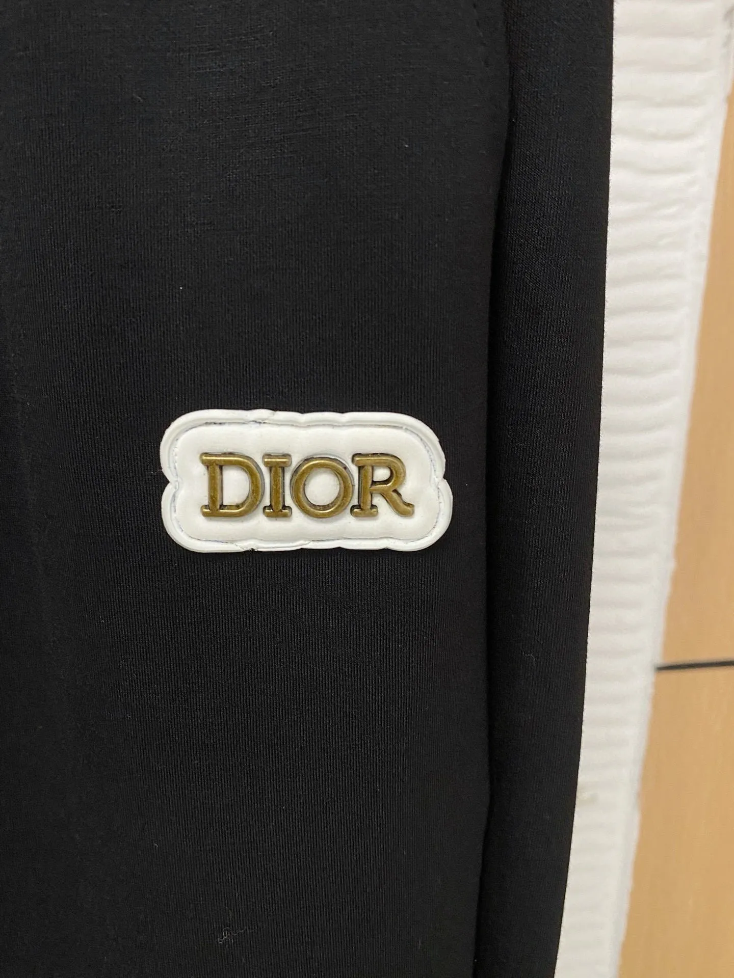 🅿️720 [DIOR Dior] Hot-selling suit is coming. Focus on the original version of the official website. 2025 new hot-selling cardigan and sweatshirt suit. The original order is the best 🇭🇰. It is the meticulous work of top designers for a fitting and perfect upper body effect. All-natural high-quality Tencel Roman cotton 100%, close-fitting comfort, noble and elegant! Original hardware embodies elegance and nobility! Counter size: M-3XL (maximum wear up to 190 pounds)