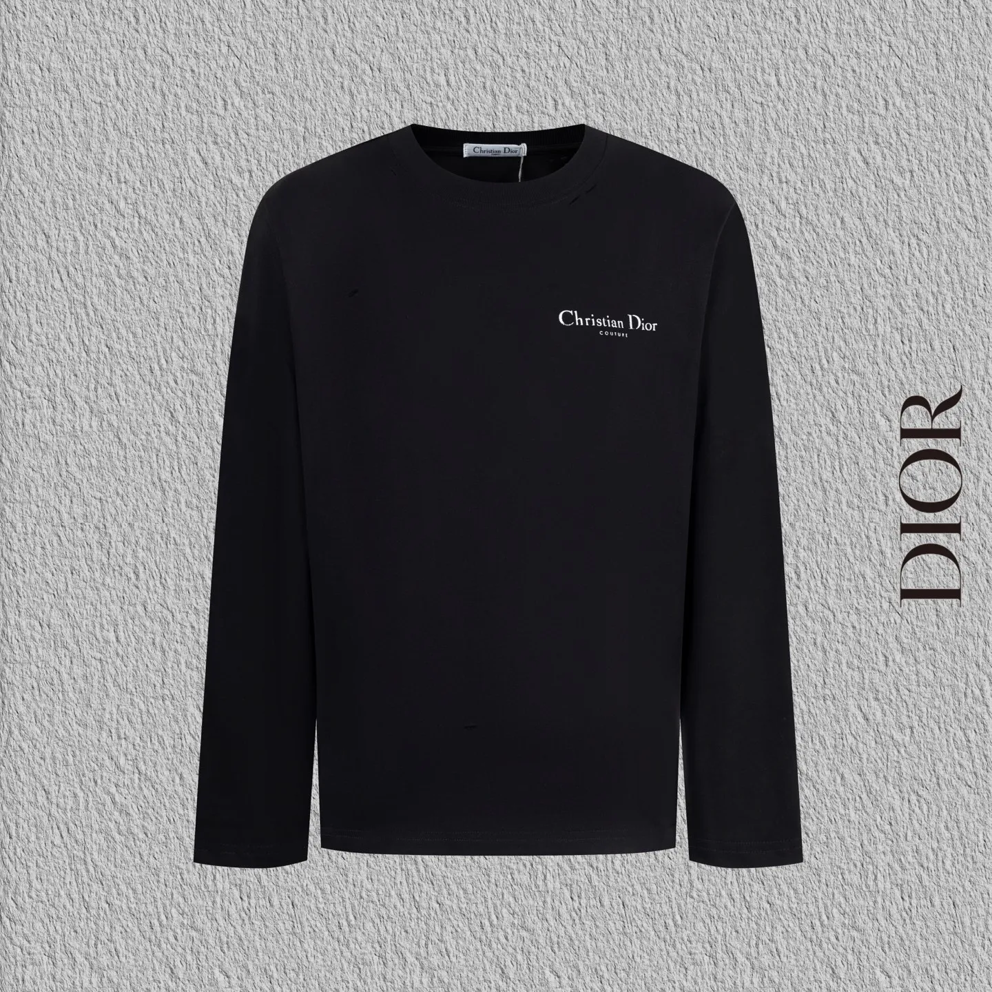 🅿️240 Style No. B45 Dior frayed letter print long T consistent style on DIOR official website Fabric: 32-count double yarn 300g pure cotton fabric Weaving and dyeing threads of the same color in the same cylinder Process: imported machine white ink direct-jet printing ➕ fraying technology Supporting: three-standard complete cardboard oil paper code sticker packaging High temperature pre-shrinking process before production will not shrink and deformation Imported machine professional plate production os version Can wear up to 200 pounds. The size is measured manually. The error of 2-3cm is normal. Color: black white size: s m l xl