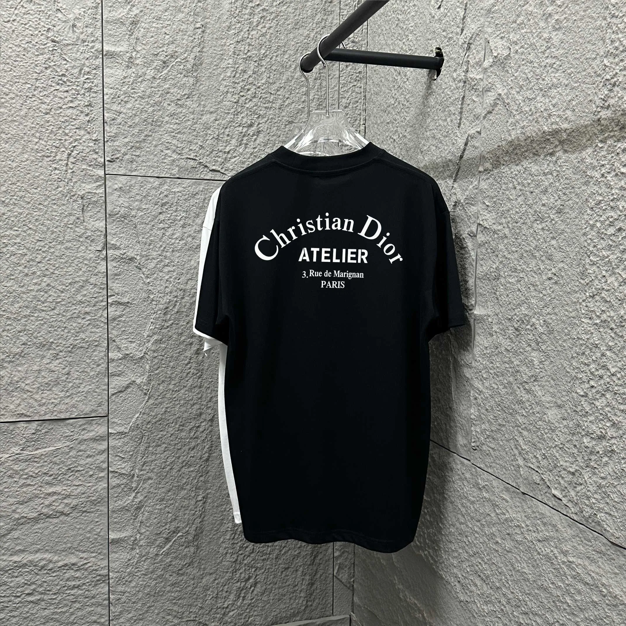 🅿️190 Dio* Dior 2025 spring and summer new style Classic letter flocking process before and after simple and elegant Customized double yarn plain cotton fabric Short-sleeved T-shirt Uniform for men and women Color: black white Size: S (90-130 catties) M (120-150 catties) L (140-165 catties) XL (160-180 catties) XXL (180-210 pounds)