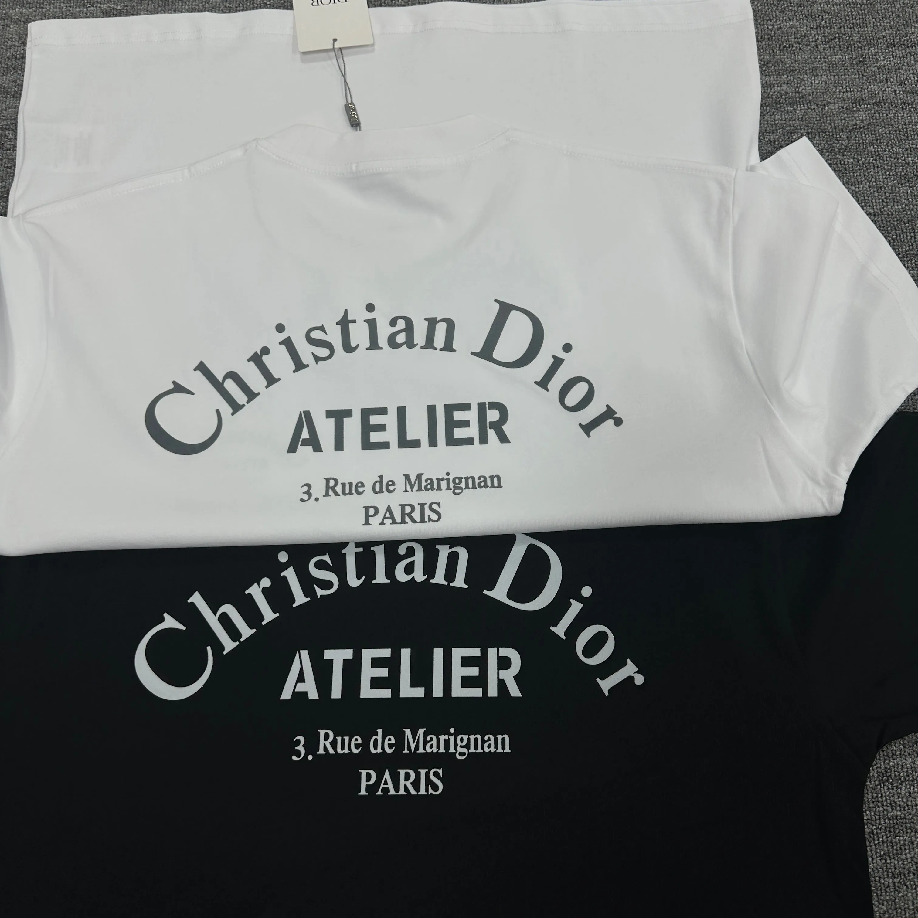 🅿️190 Dio* Dior 2025 spring and summer new style Classic letter flocking process before and after simple and elegant Customized double yarn plain cotton fabric Short-sleeved T-shirt Uniform for men and women Color: black white Size: S (90-130 catties) M (120-150 catties) L (140-165 catties) XL (160-180 catties) XXL (180-210 pounds)