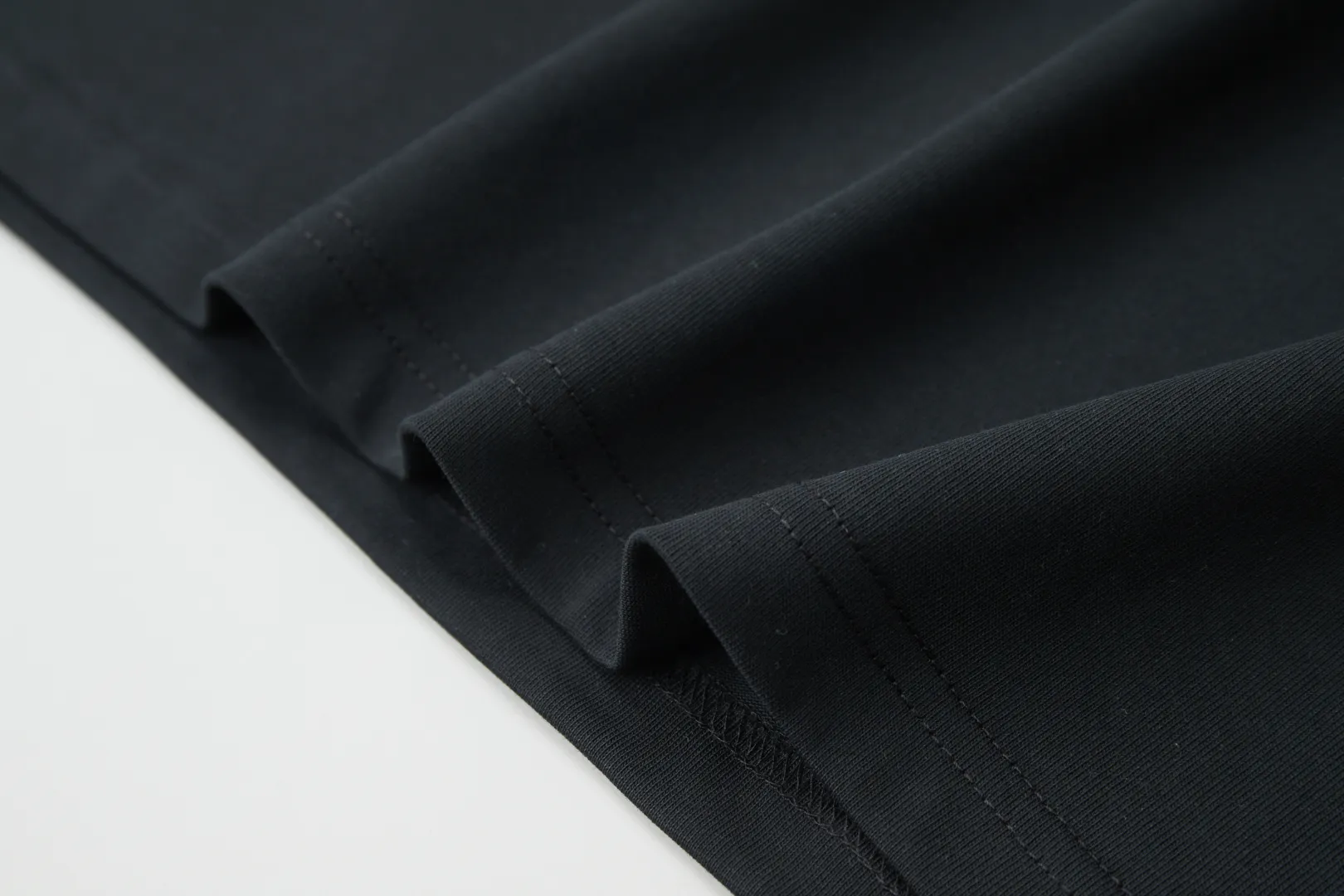 🅿️220 ✨DIO✨🆕25SS spring and summer new style Classic logo co-branded short-sleeved light luxury essential item for daily commuting for men and women Correct version Welcome to compare Detailed features · 260g 100% pure cotton double yarn jersey fabric · Custom dyed in the same cylinder, special thickened 32 double-strand 1X1 threads · Double-needle stitching cross-stitching process · Original main mark, washed tag, brand moisture-proof paper packaging Color: wine purple/black/military green/white/cyan/pink/ Size: S/M/L/XL