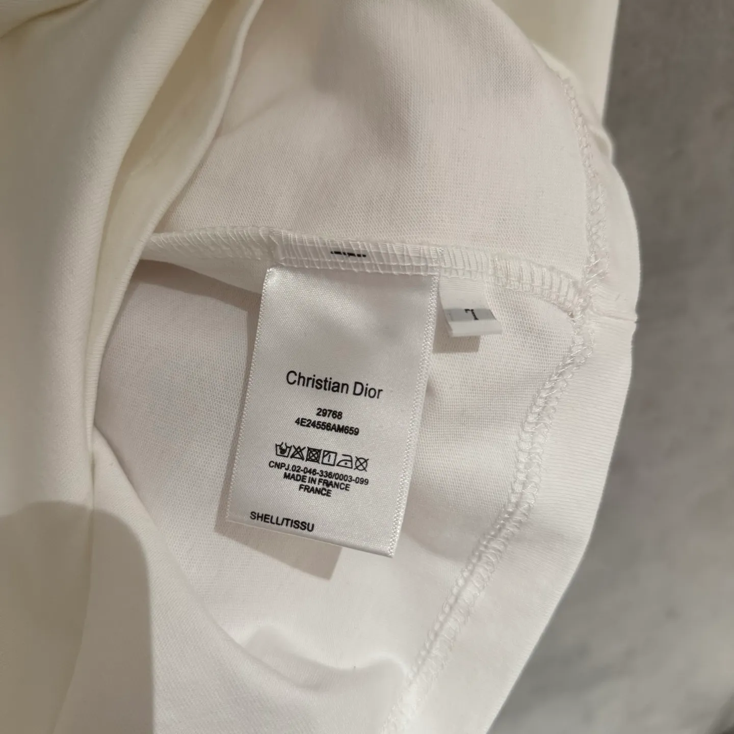 🅿️310 [Strict quality control] Dior's new long-sleeved sweatshirt T-shirt. Heavy 420g double yarn fabric. Beaded on the front. Wash the whole garment twice. Frayed and torn on all four sides. Heavy fabric. The neckline is made of icy Salona. Loose fit. Deep, wide and stylish. No deformation or shrinkage. Color: 2 colors black and white. Size: M-2xl.