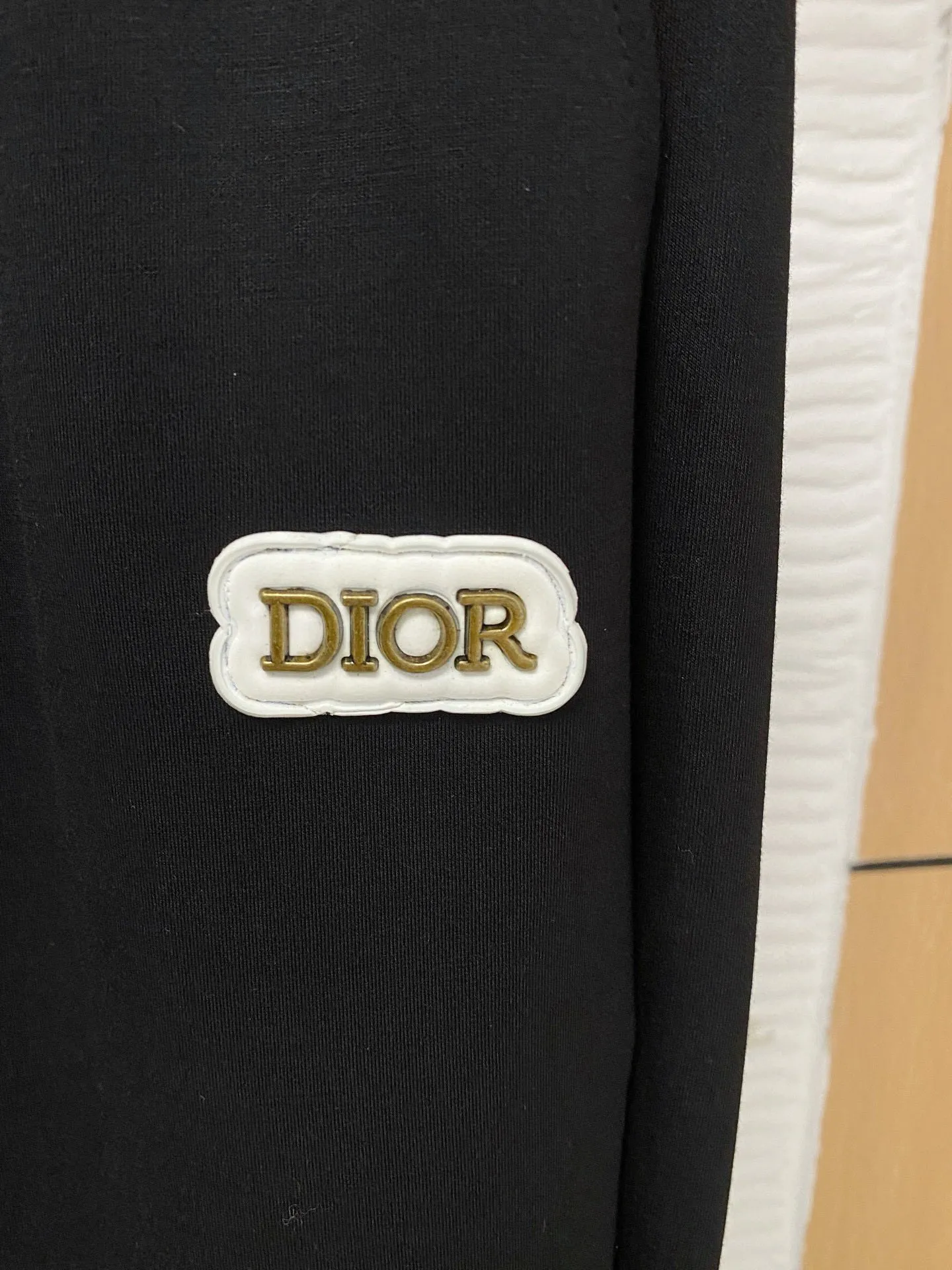 🅿️720 [DIOR Dior] Hot-selling suit is coming. Focus on the original version of the official website. 2025 new hot-selling cardigan and sweatshirt suit. The original order is the best 🇭🇰. It is the meticulous work of top designers for a fitting and perfect upper body effect. All-natural high-quality Tencel Roman cotton 100%, close-fitting comfort, noble and elegant! Original hardware embodies elegance and nobility! Counter size: M-3XL (maximum wear up to 190 pounds)